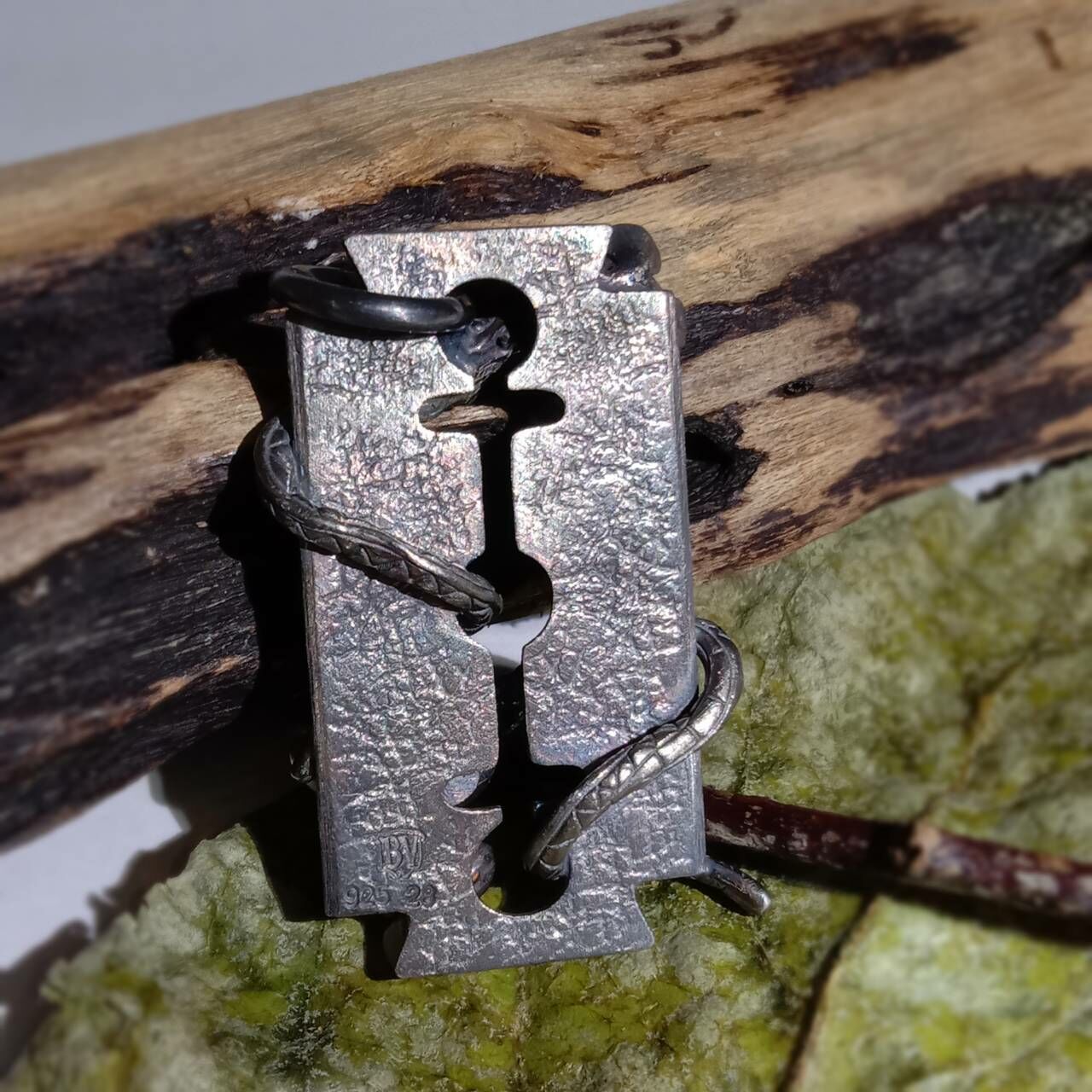 *Black Venom Jewelry- Freedom & Prayer 純銀蛇花刀片吊墜