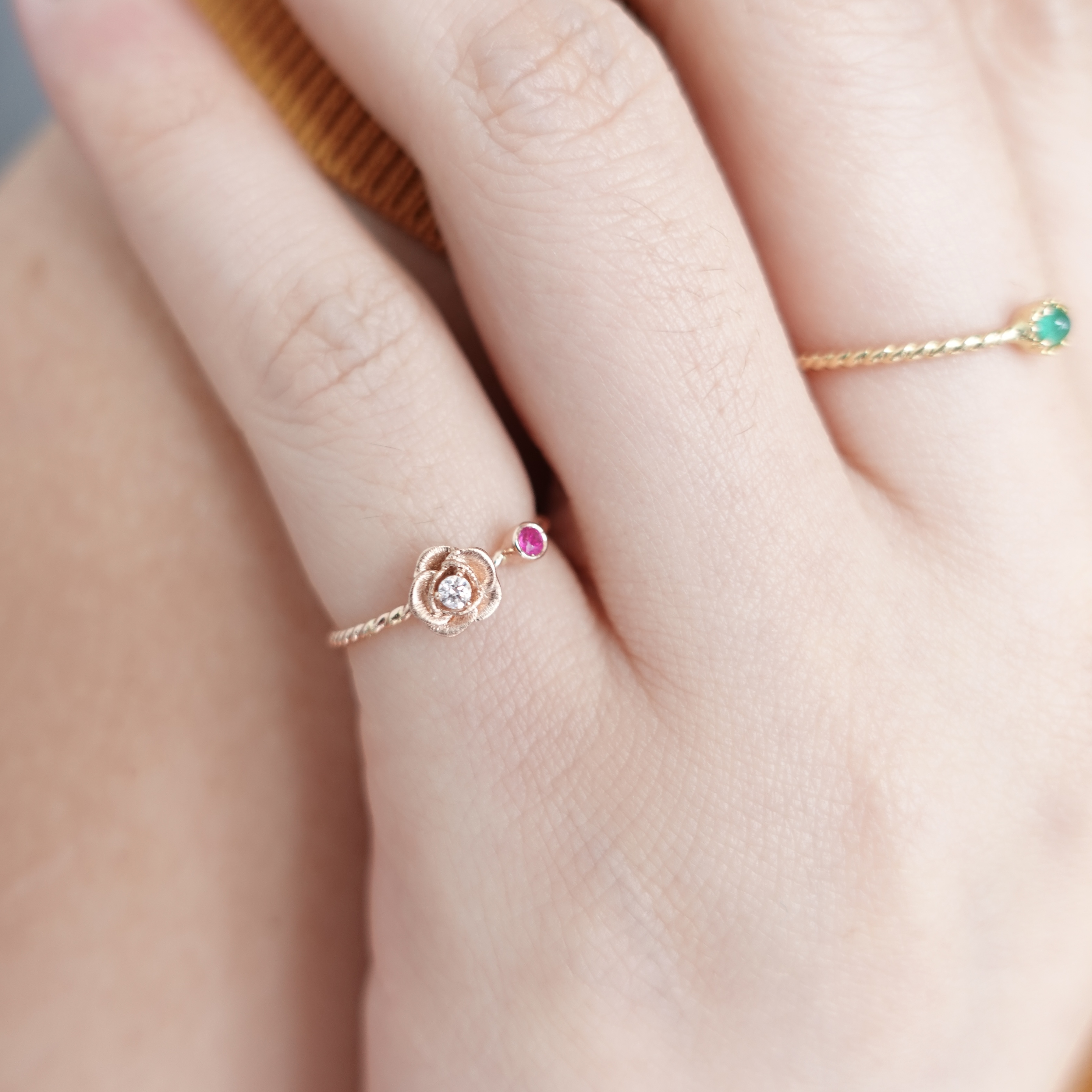 18K金鑲鑽立體玫瑰花紅寶石線戒