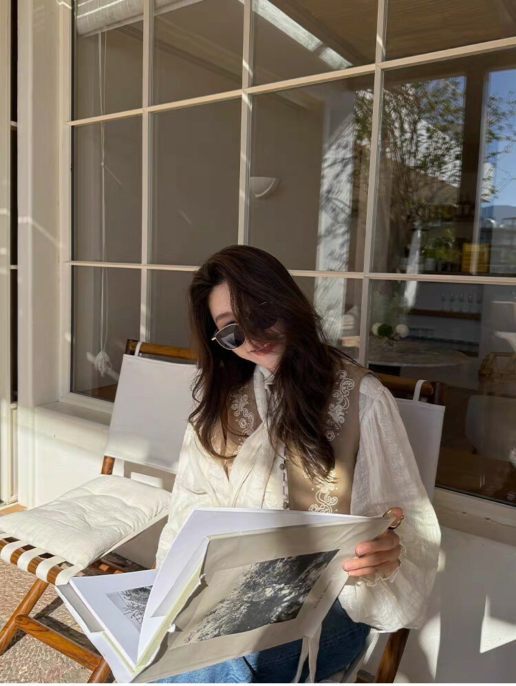 波希米亞奶茶杏圓領背心罩衫S-L (Elegant & Love)