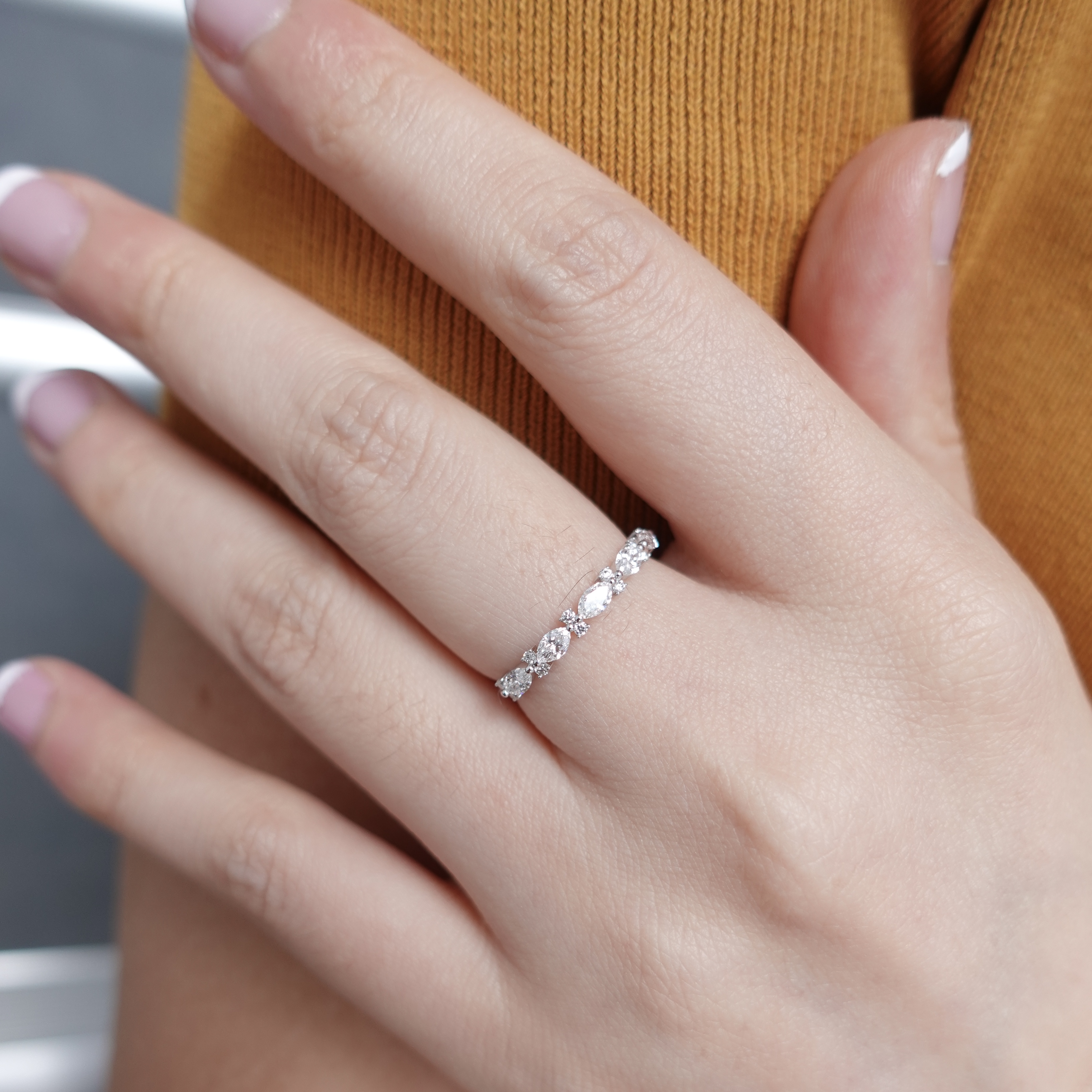 18K金排鑽戒指 - 馬眼形