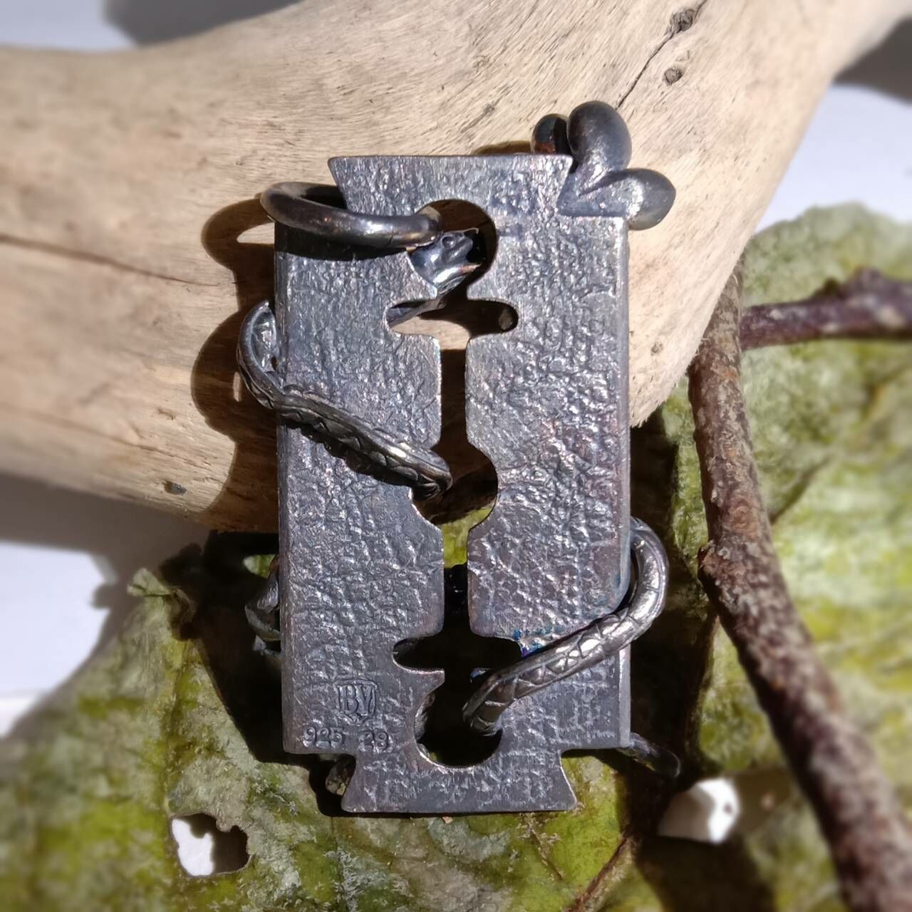 *Black Venom Jewelry- Freedom & Prayer *純銀蛇花刀片吊墜