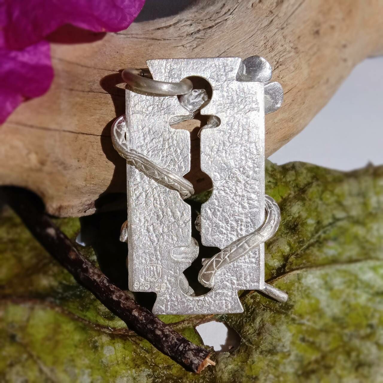 *Black Venom Jewelry- Freedom & Prayer 純銀蛇花刀片吊墜