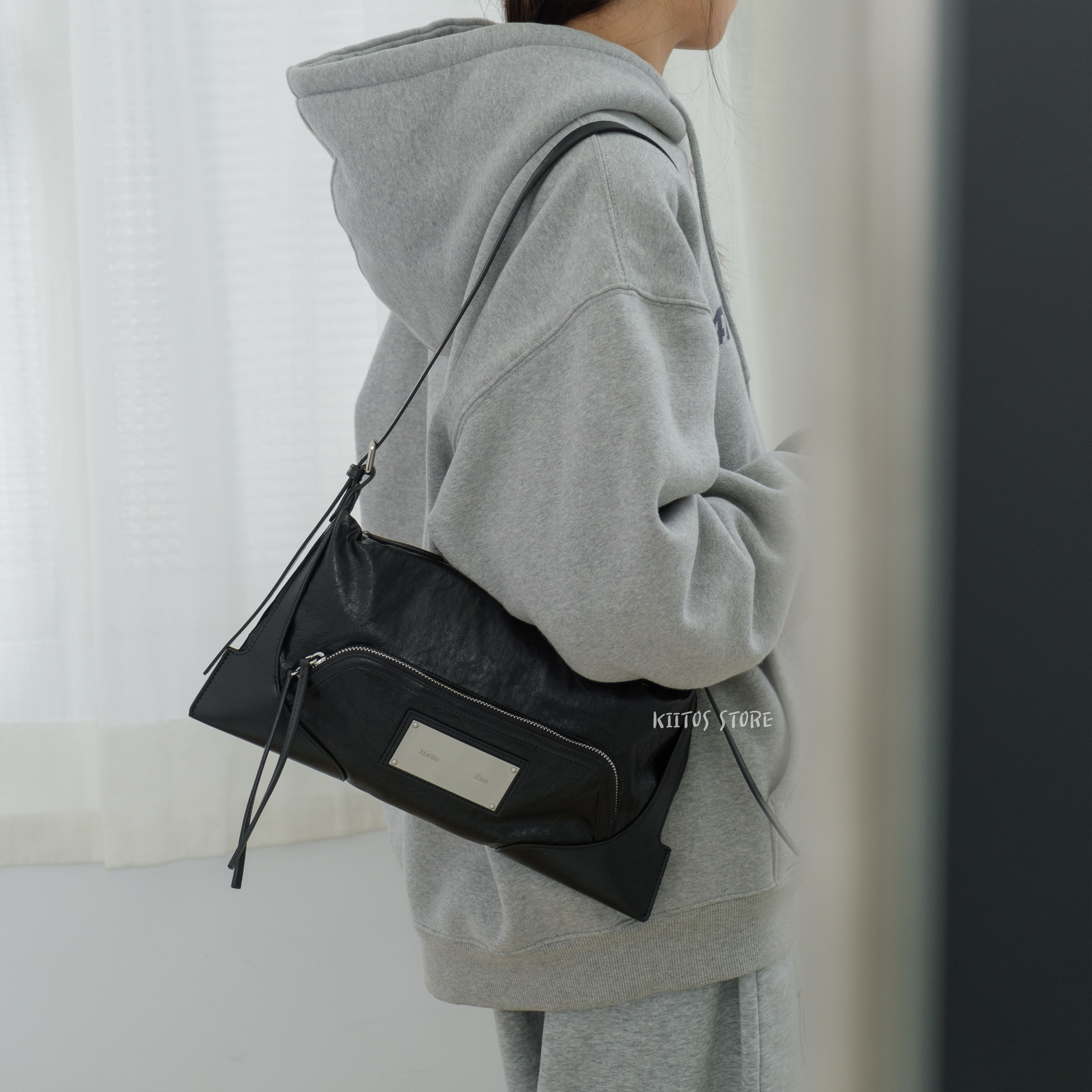 現貨  韓國代購 Matin Kim Two Way Strap Square Mini Bag 鐵牌 皮革方包 復古 機車包