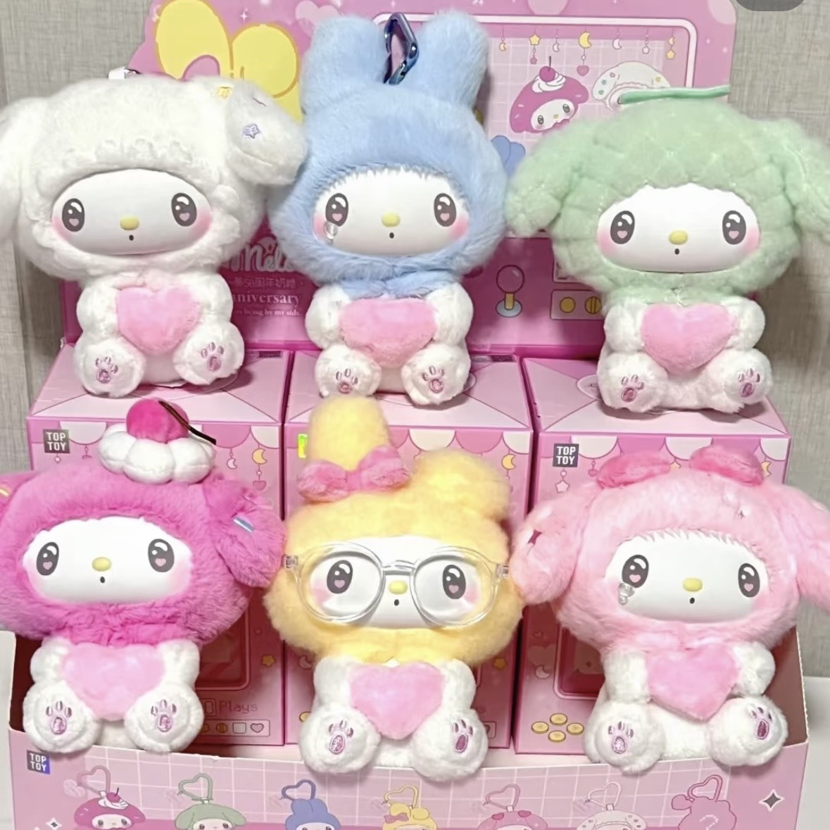 iSNEAKERS｜三麗鷗 Sanrio 美樂蒂50週年 奶糖Melody 盲盒 糖膠公仔 吊飾娃娃