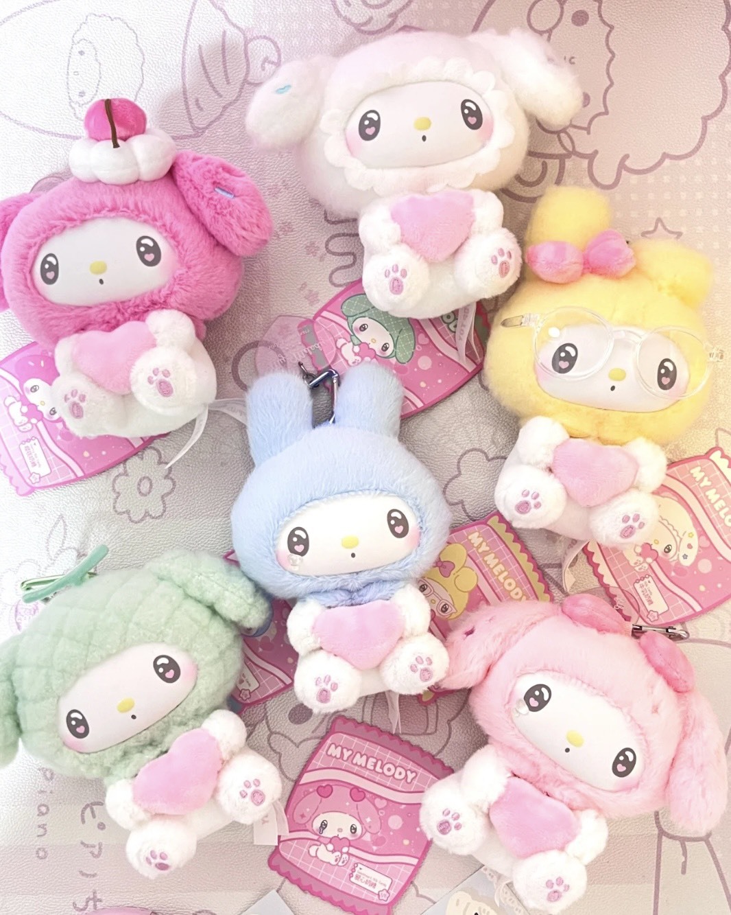 iSNEAKERS｜三麗鷗 Sanrio 美樂蒂50週年 奶糖Melody 盲盒 糖膠公仔 吊飾娃娃