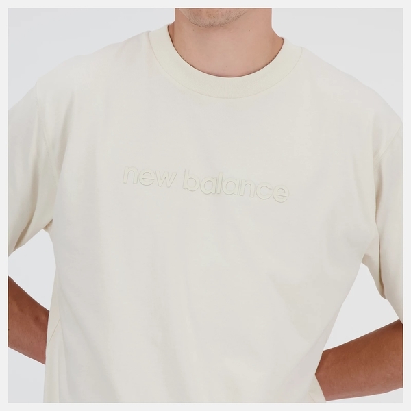 NEW BALANCE 短T NB 米白 印花LOGO 寬版 棉短袖 男 MT41559LIN
