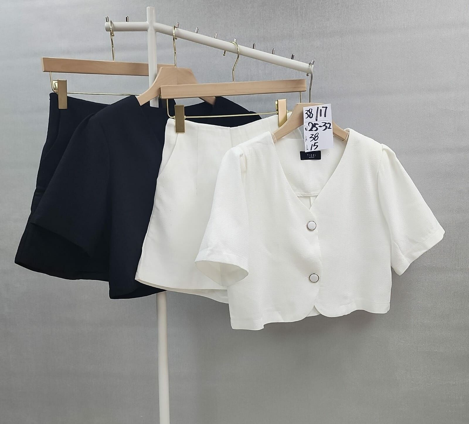 CD1704  扣鈕鬆身+短褲套裝  胸38 長17 腰25-32  H38  長15
