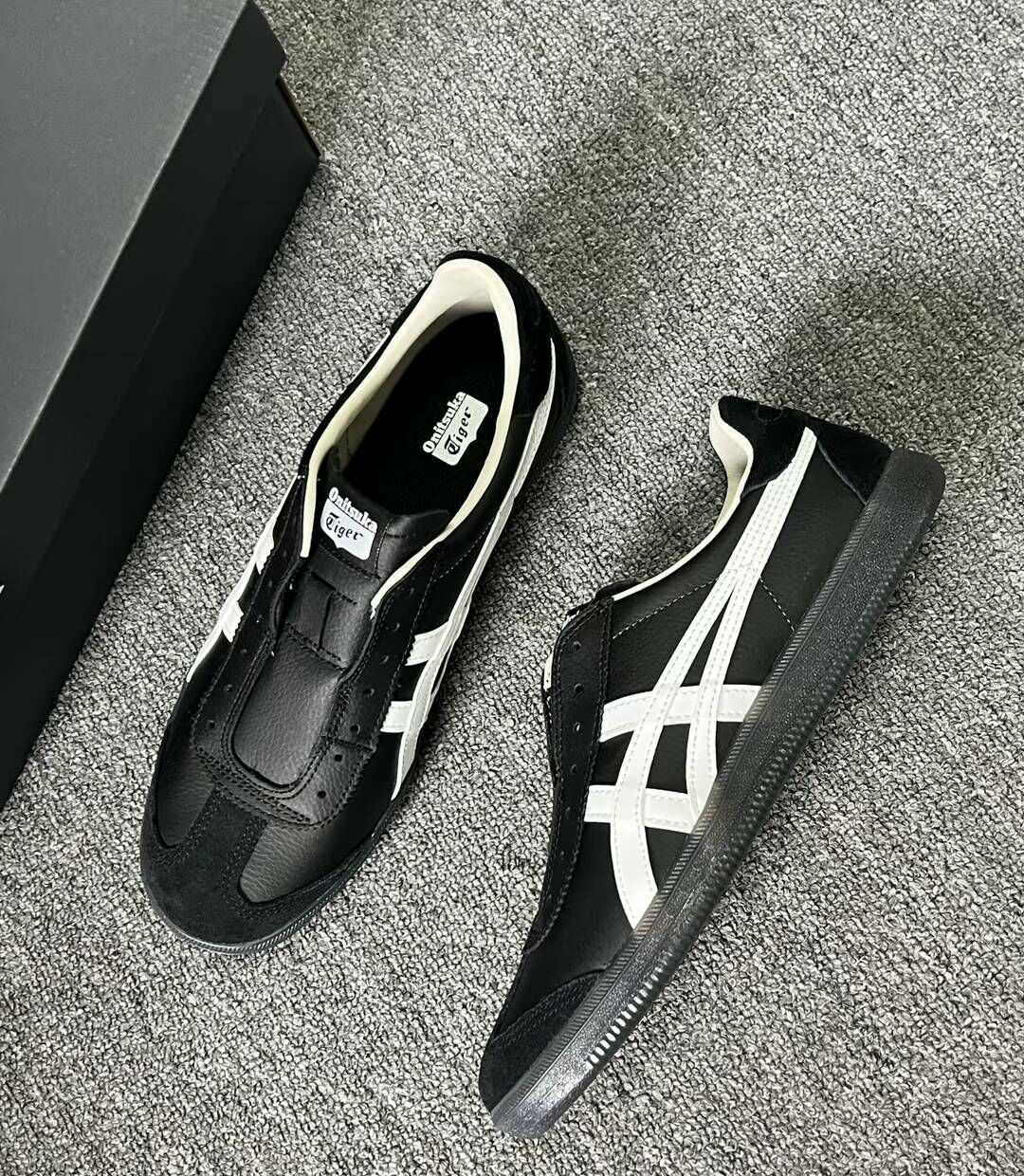【代購】Onitsuka Tiger Tokuten Slip-On 'Black White'