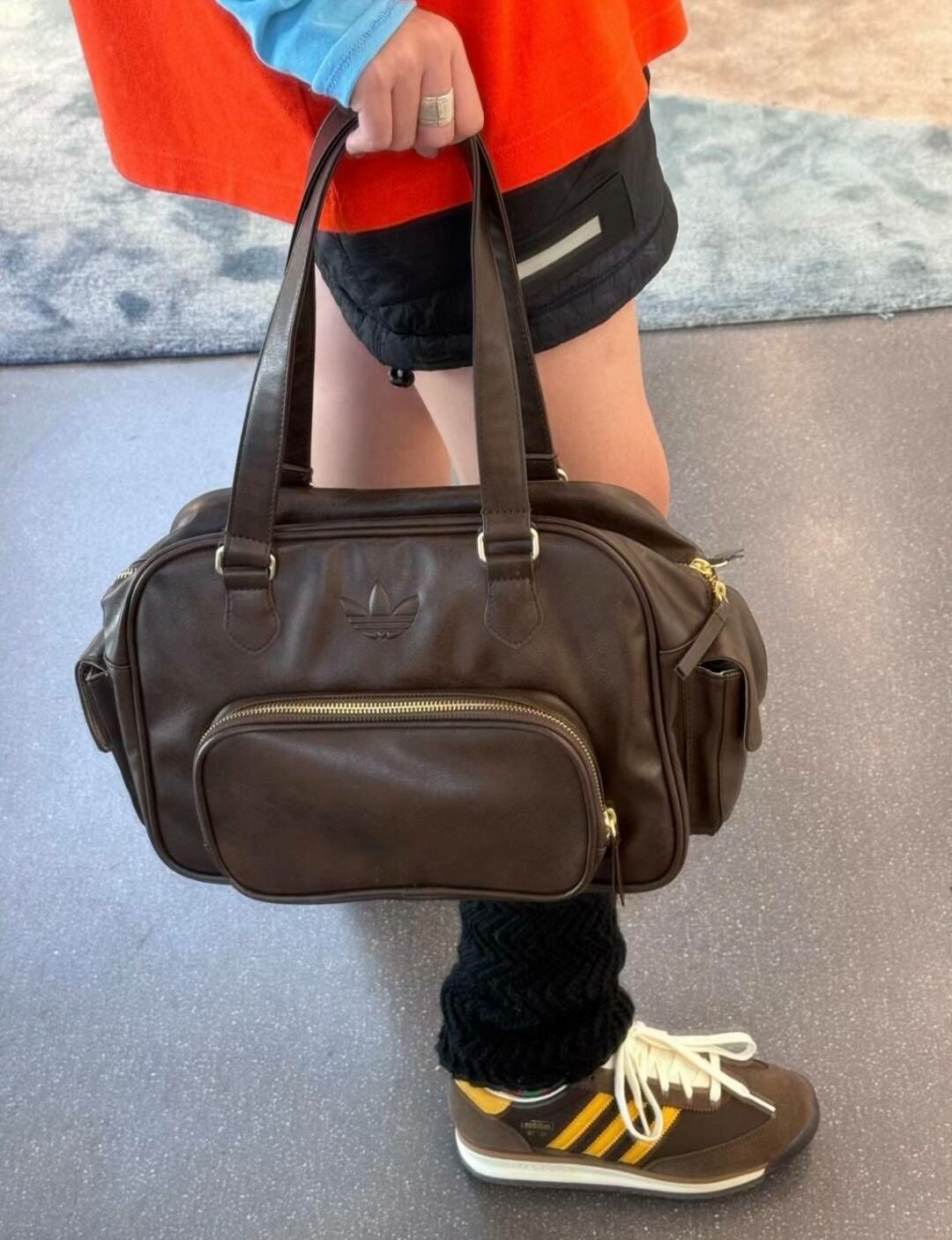 【代購】ADIDAS ORIGINALS 機車包 手提 復古 棕色 宋雨琦同款