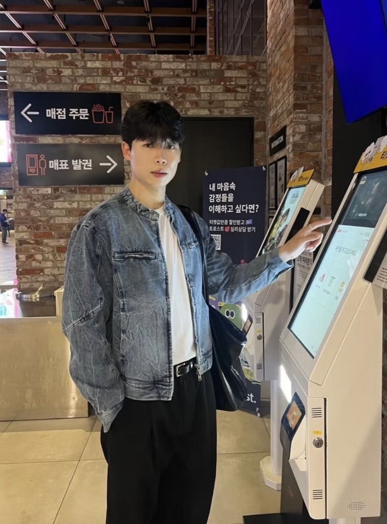 爆裂紋水洗短款牛仔外套