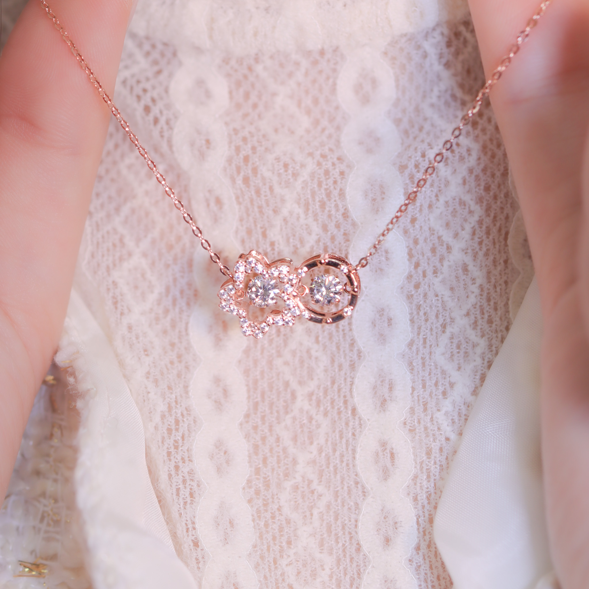 | 925純銀・厚鍍玫瑰金  | 懸浮花漾依靠項鍊 | NE1368 |