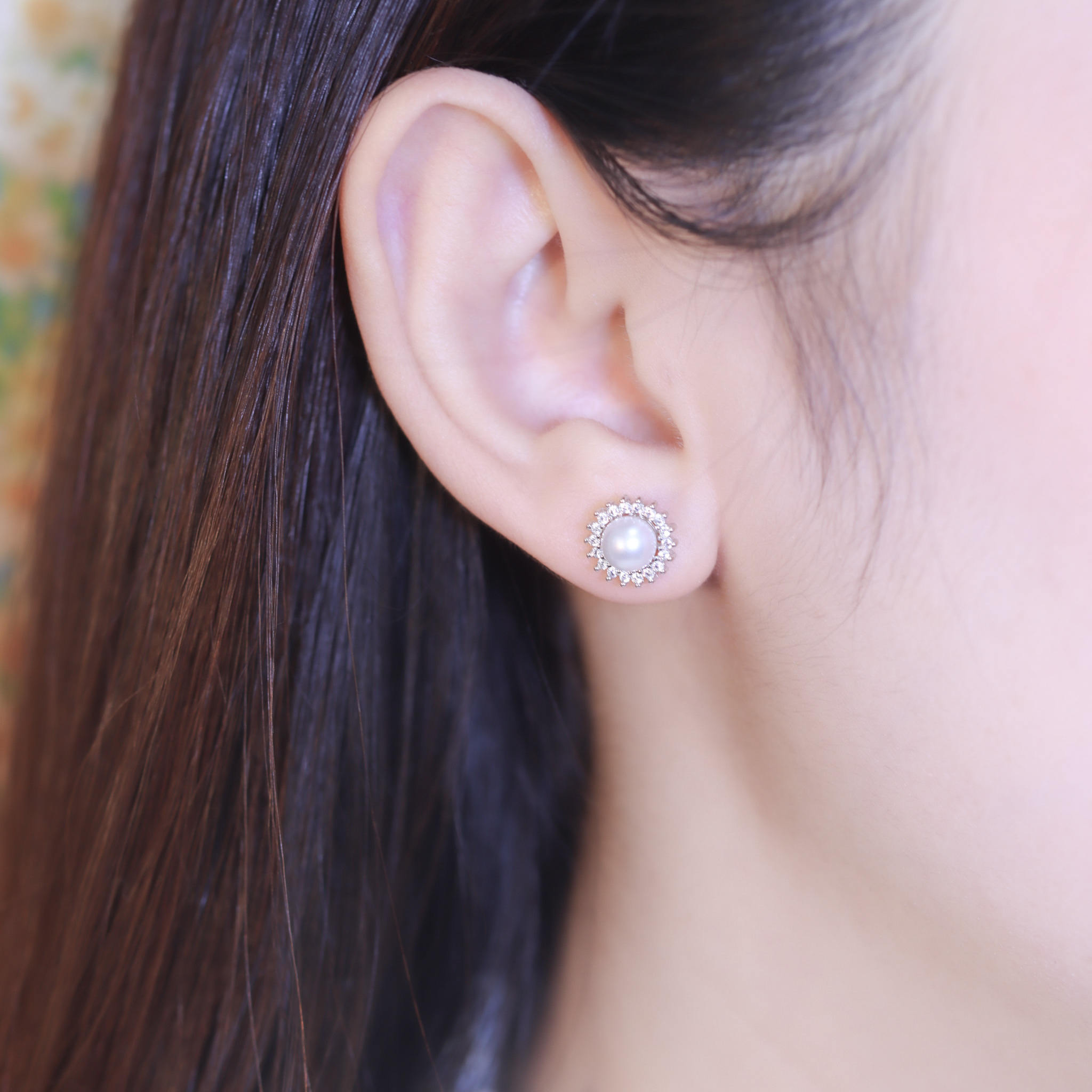 | 925純銀・厚鍍白金・莫桑石・珍珠 | 珍貴太陽花耳環 | EA0960 |