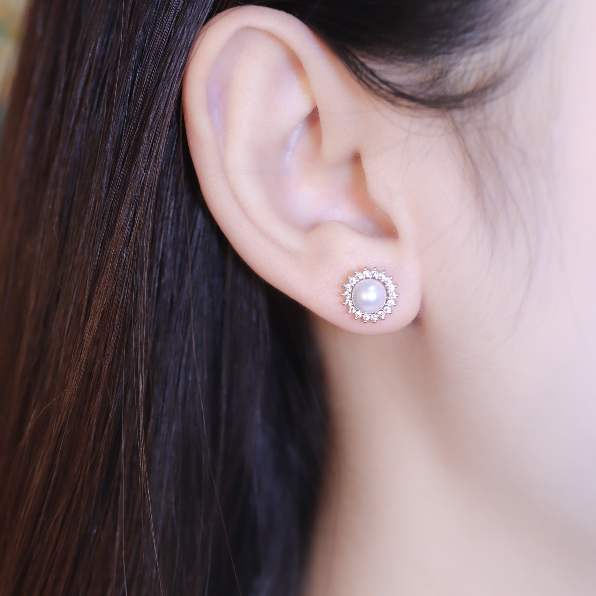 | 925純銀・厚鍍白金・莫桑石・珍珠 | 珍貴太陽花耳環 | EA0960 |