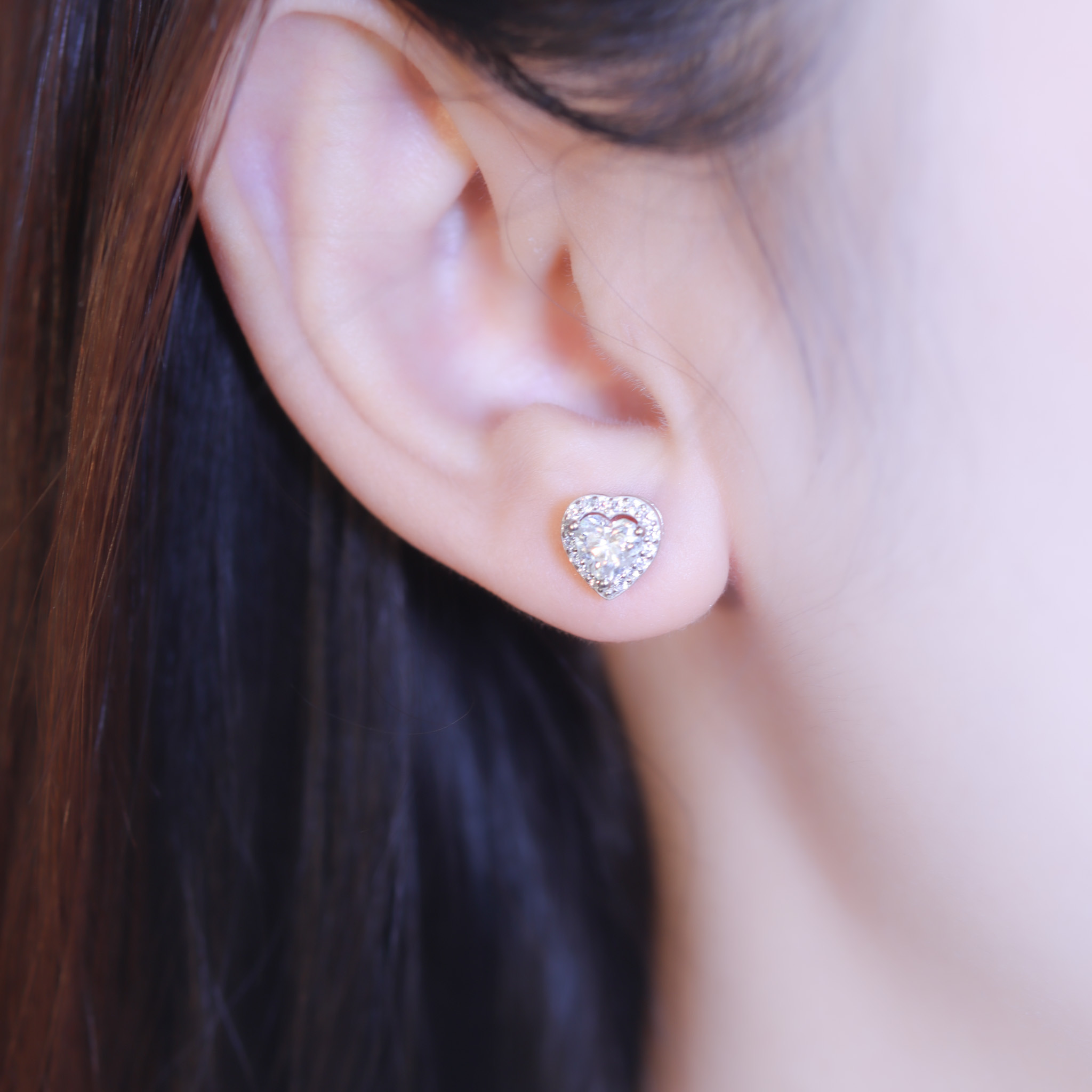 | 925純銀・厚鍍白金・莫桑石 | 飽滿愛意耳環 | EA0964 |