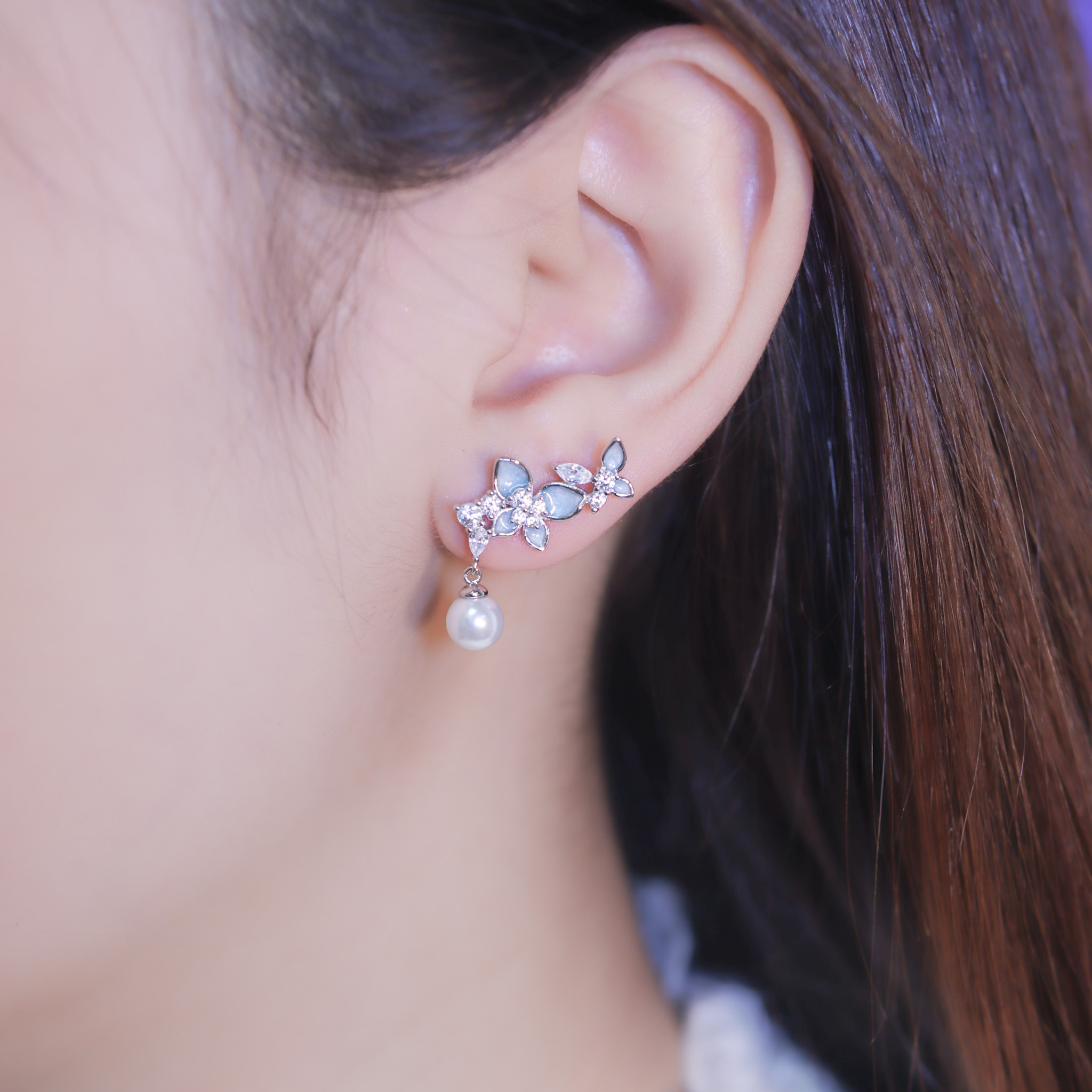 | 925純銀・厚鍍白金 | 漫藍蝶夢之境耳環 | EA0954 |