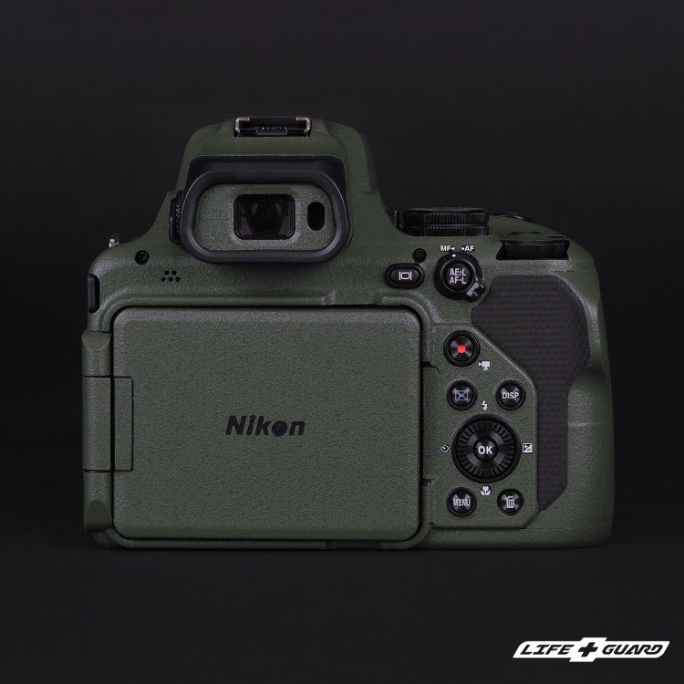 Nikon Coolpix P1100 貼膜背面展示圖，LIFE+GUARD 綠色砂紋風格
