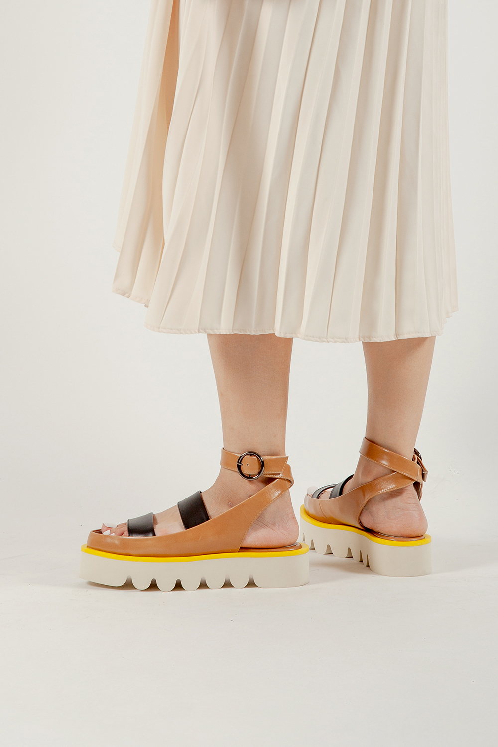 Double Band Round Lugg 特殊造型踝帶厚底涼鞋