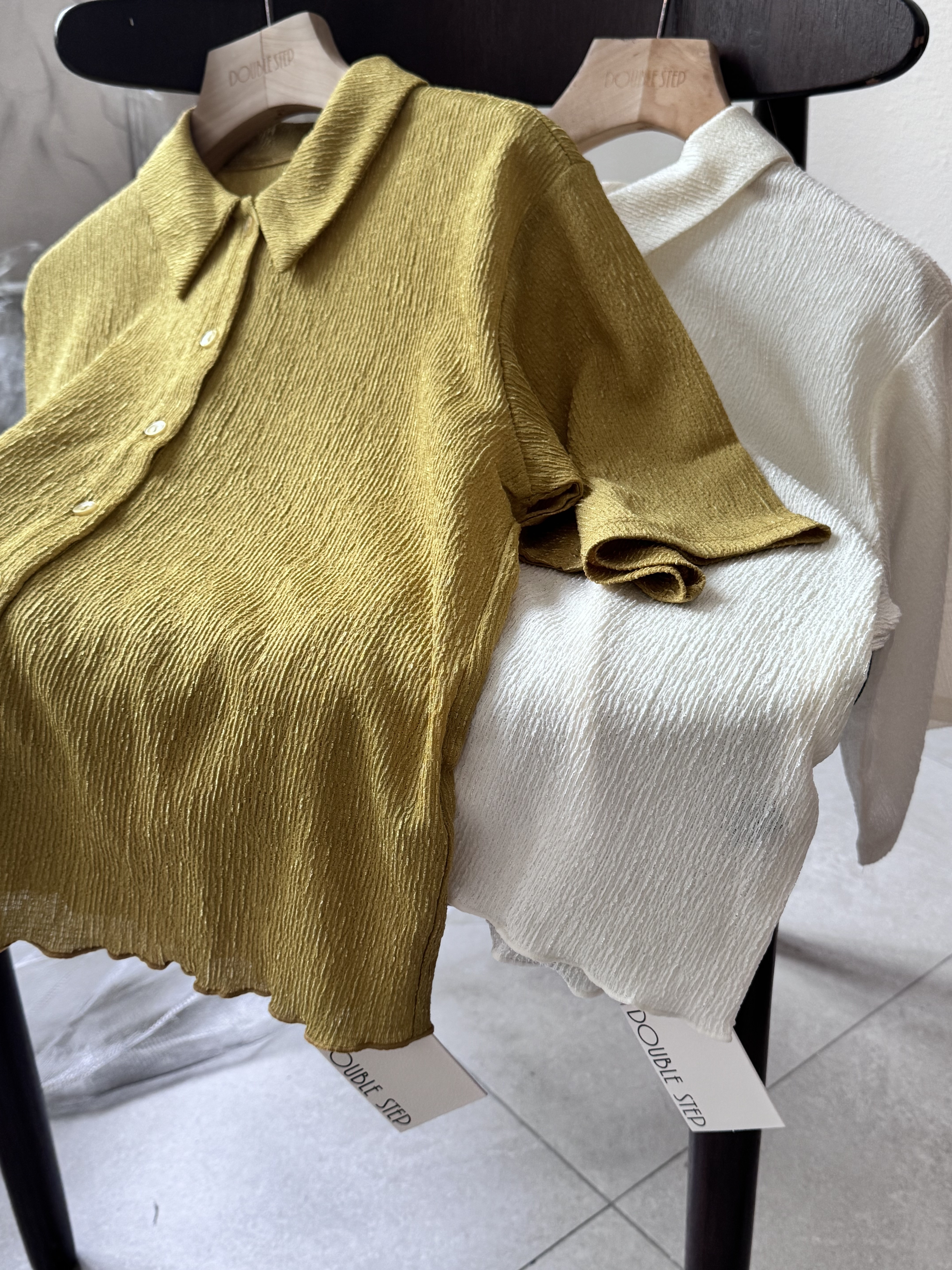 混亮絲面料 ～ 肌理紋恤衫 - BL52603