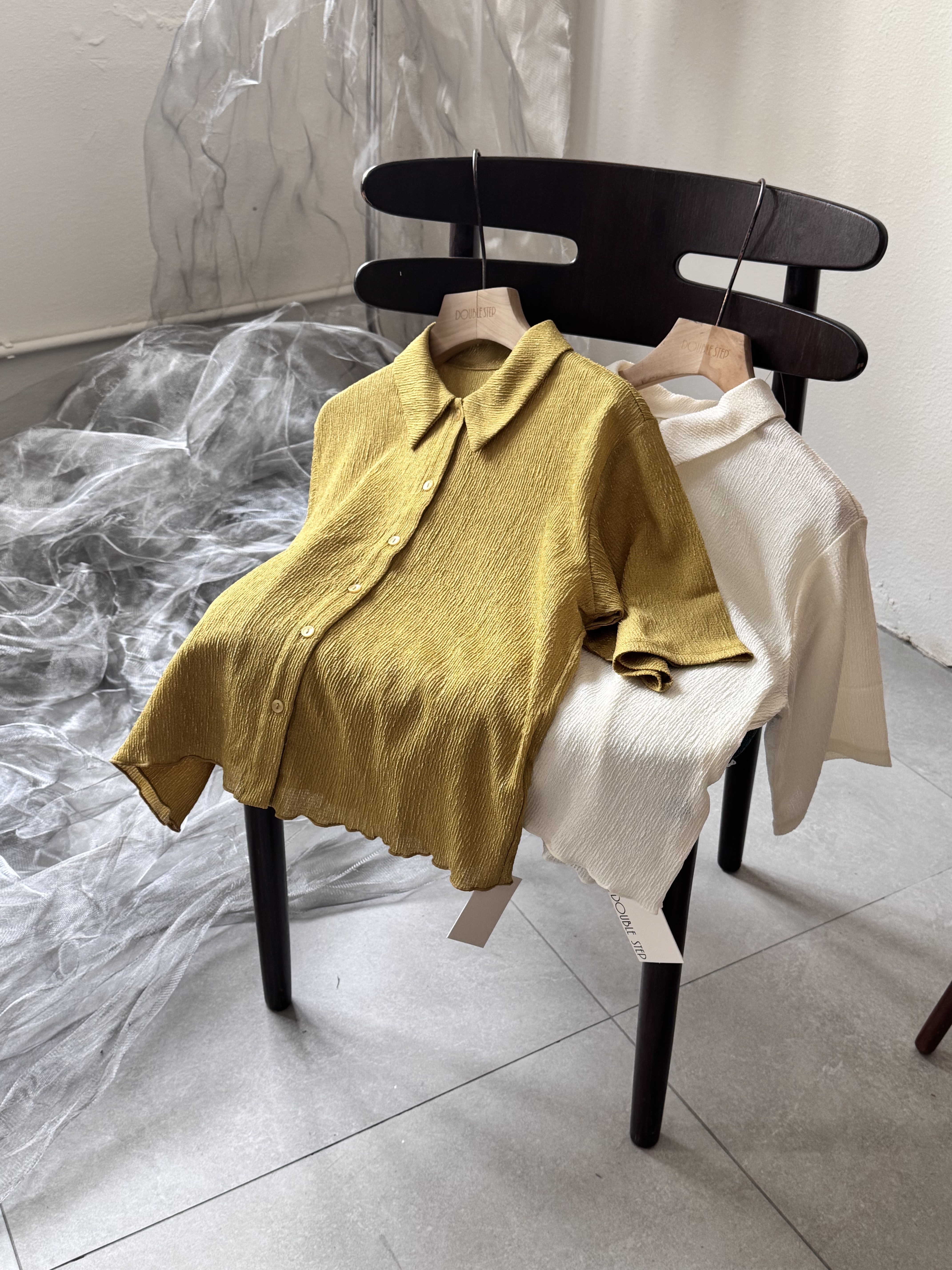 混亮絲面料 ～ 肌理紋恤衫 - BL52603