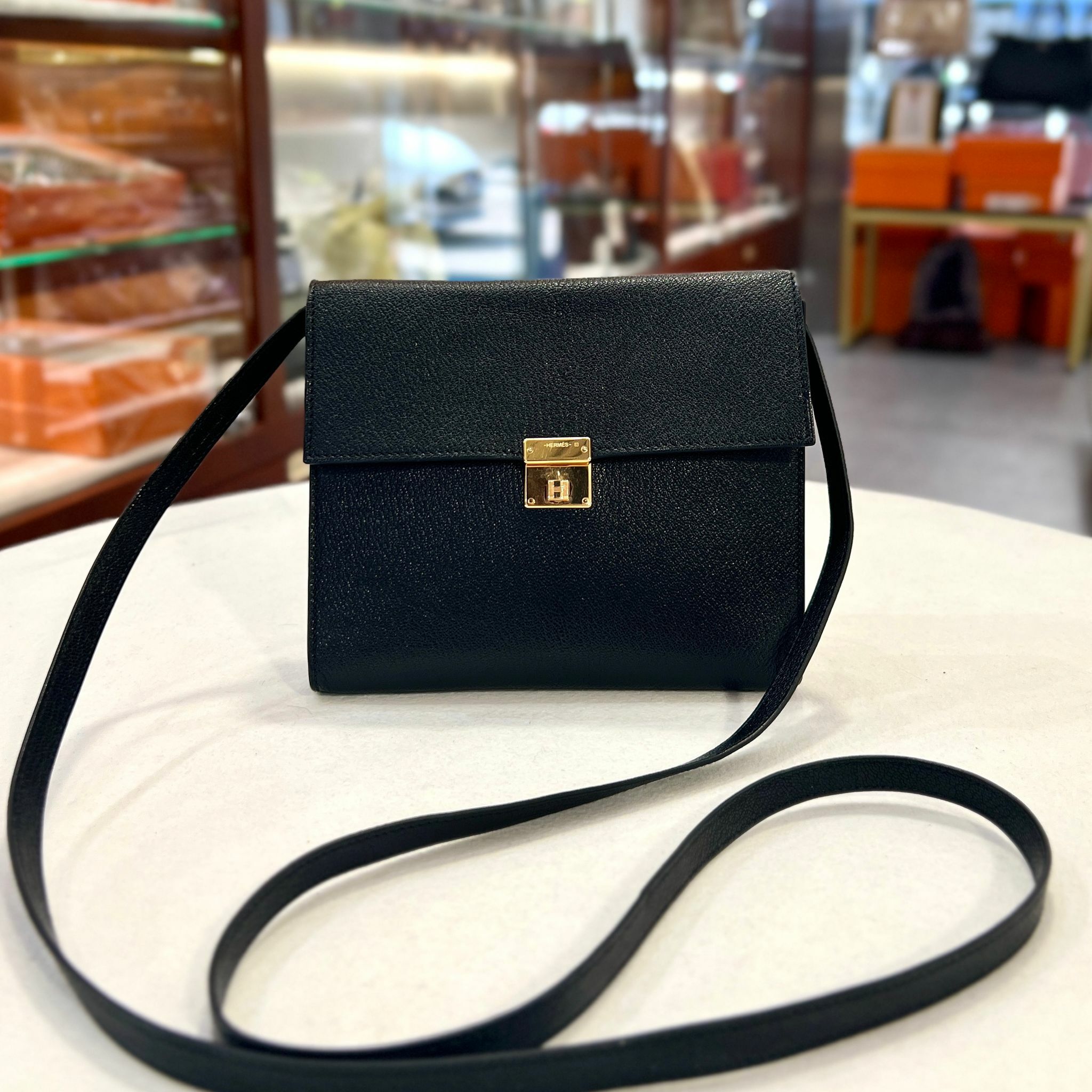 95%NEW二手HERMES斜揹袋 U刻 CLIC 16 黑色山羊皮/金扣 89/NIOR MYSORE GHW H073568CD89 #香榭站正品