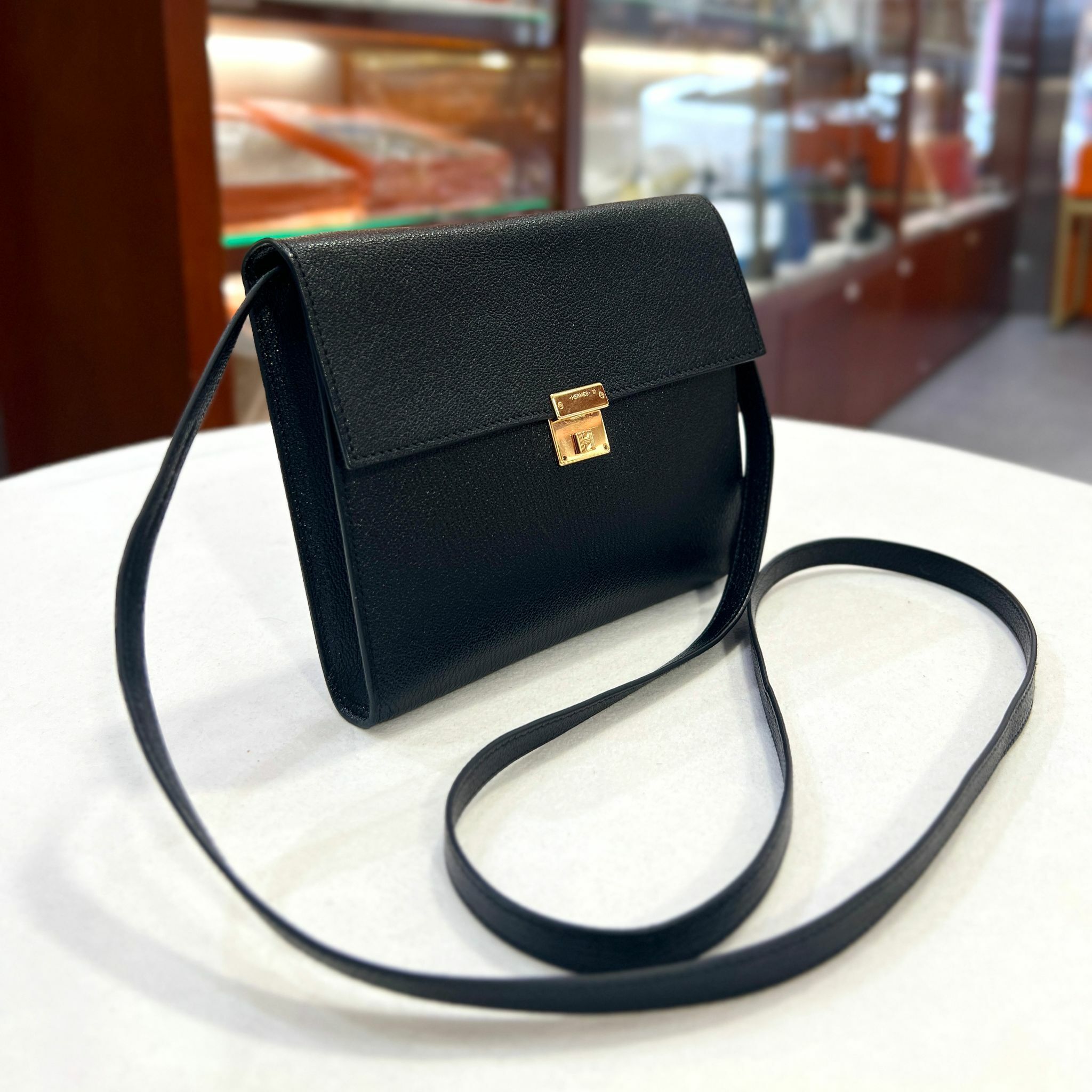 95%NEW二手HERMES斜揹袋 U刻 CLIC 16 黑色山羊皮/金扣 89/NIOR MYSORE GHW H073568CD89 #香榭站正品