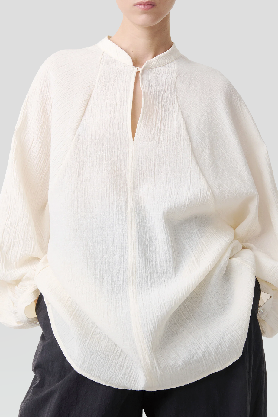 Studio Nicholson｜SEIL 立領鈕釦開衩紋理上衣