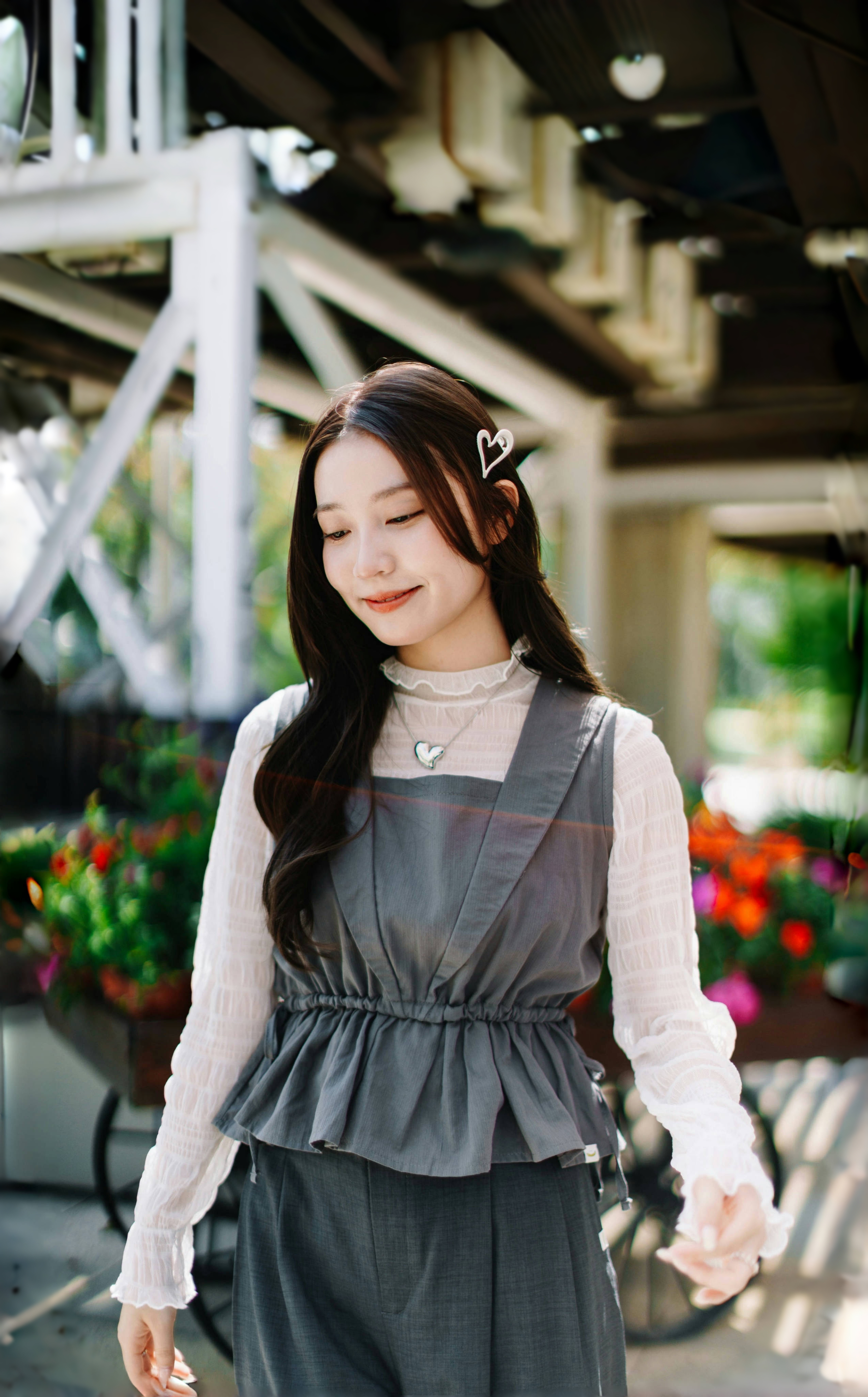 三色 / V領微傘形短款背心/ Wrinkled V-Neck Umbrella Vest