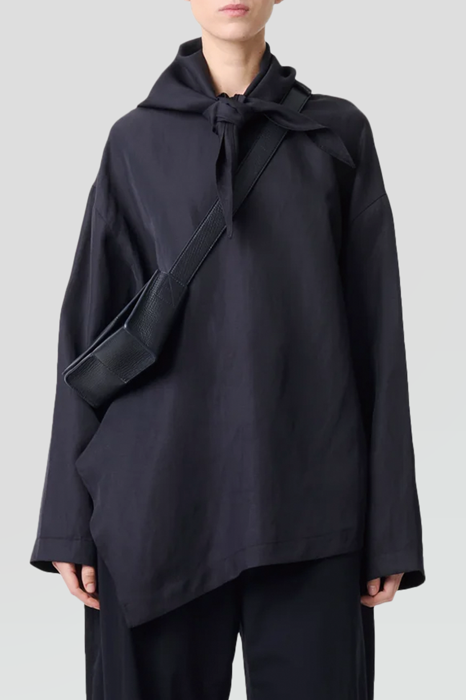 Studio Nicholson｜BUTE 領巾裝飾不對稱上衣