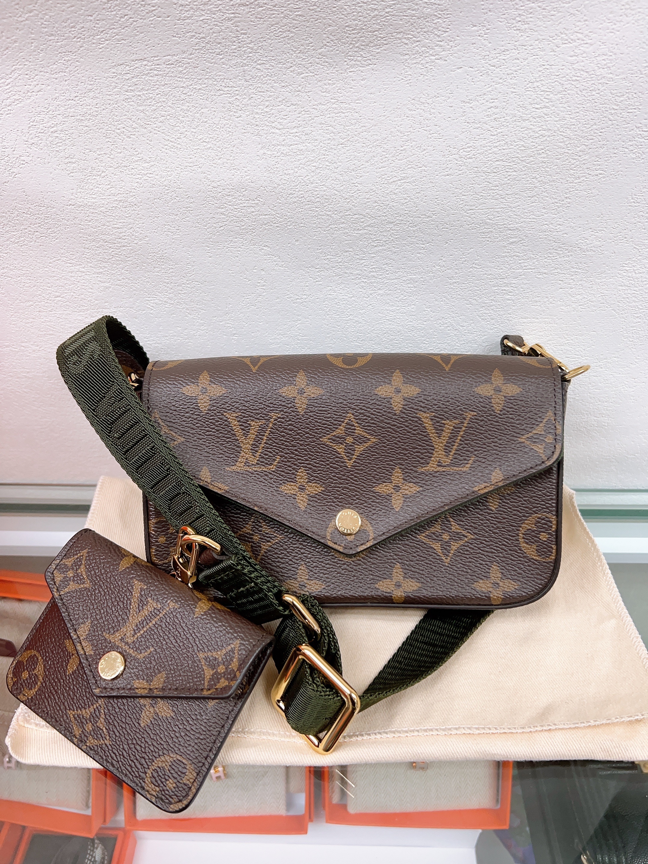 Lv felicie strap & go (brown monogram)