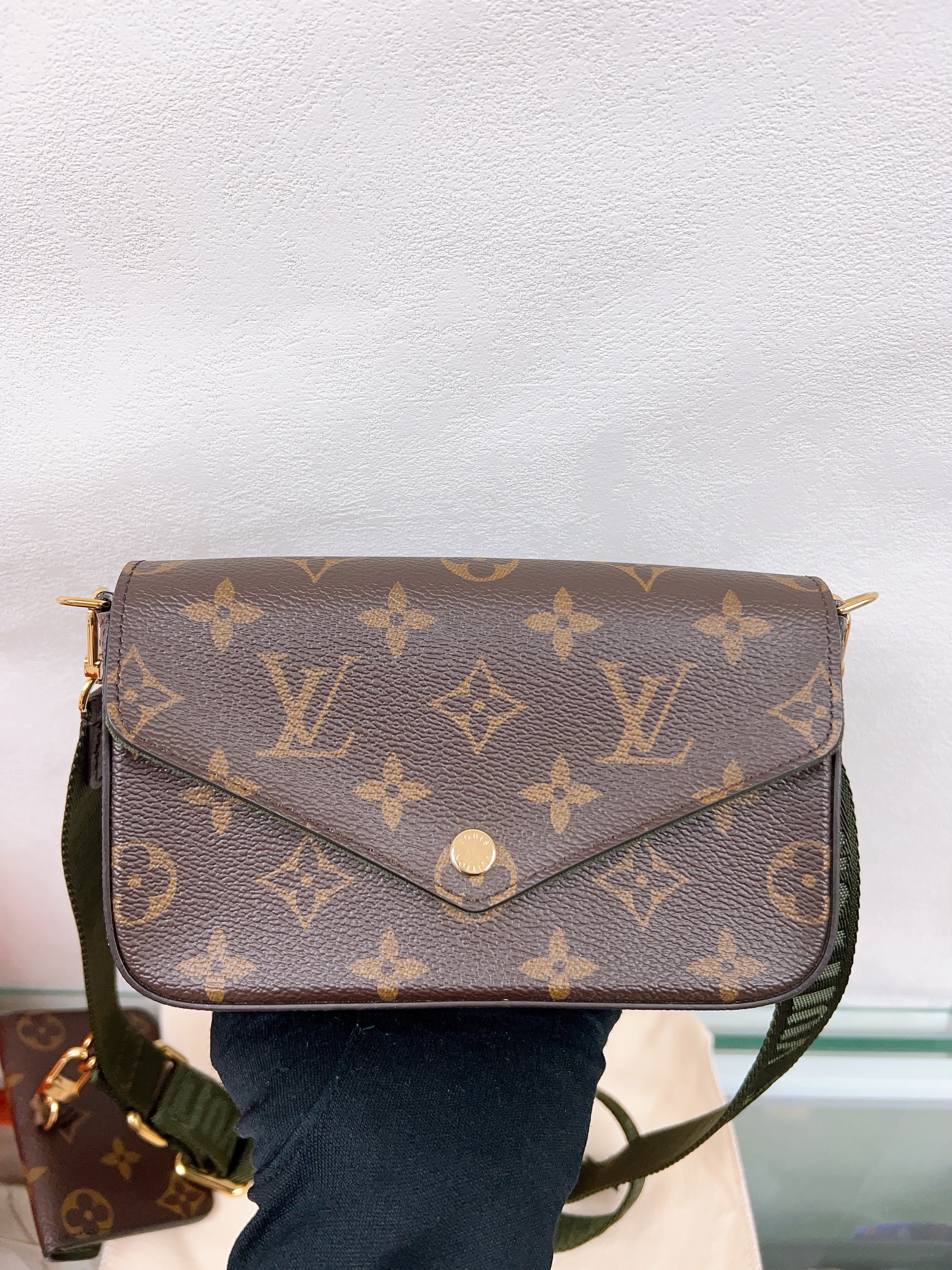 Lv felicie strap & go (brown monogram)