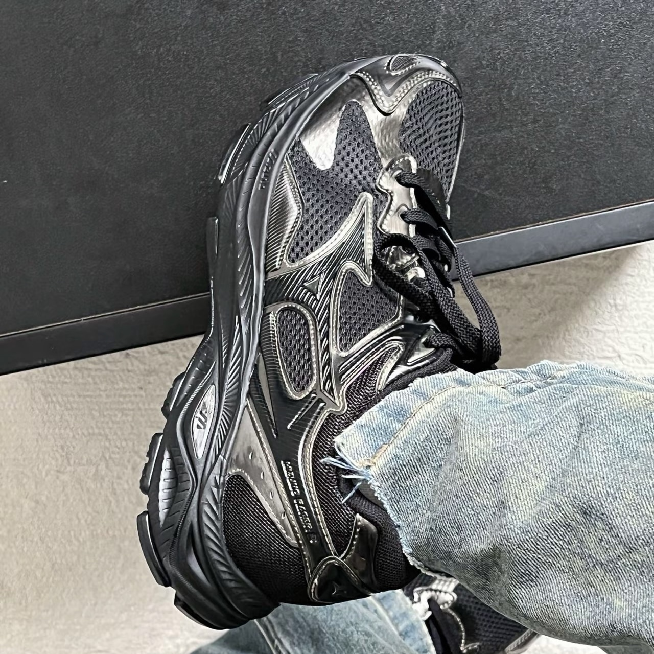 MIZUNO RACER S 美津濃 黑金 做舊鏡面 金屬黑 慢跑鞋 休閒鞋 D1GH223521