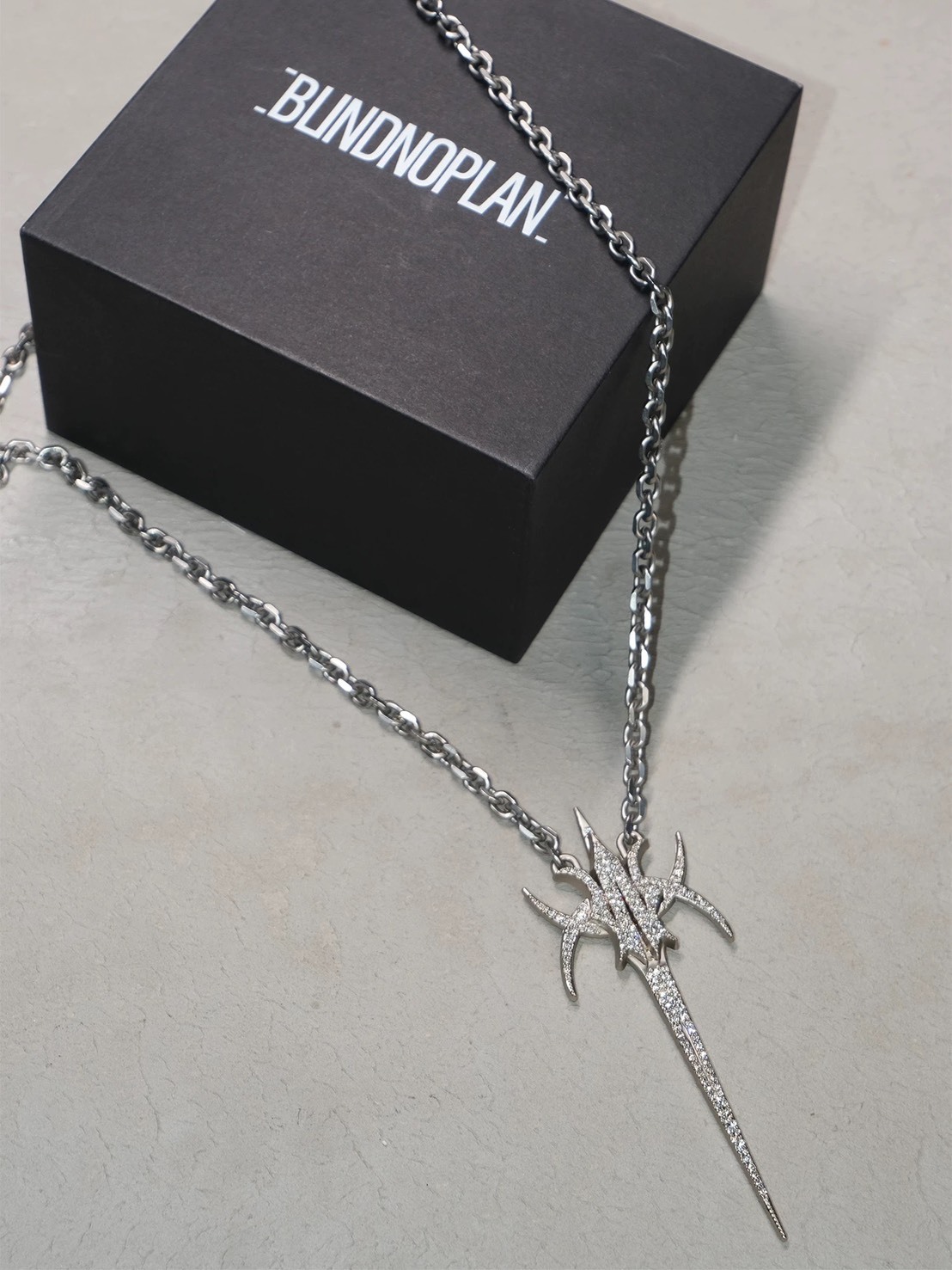 BLINDNOPLAN  合金刀鋒 水鑽項鍊
