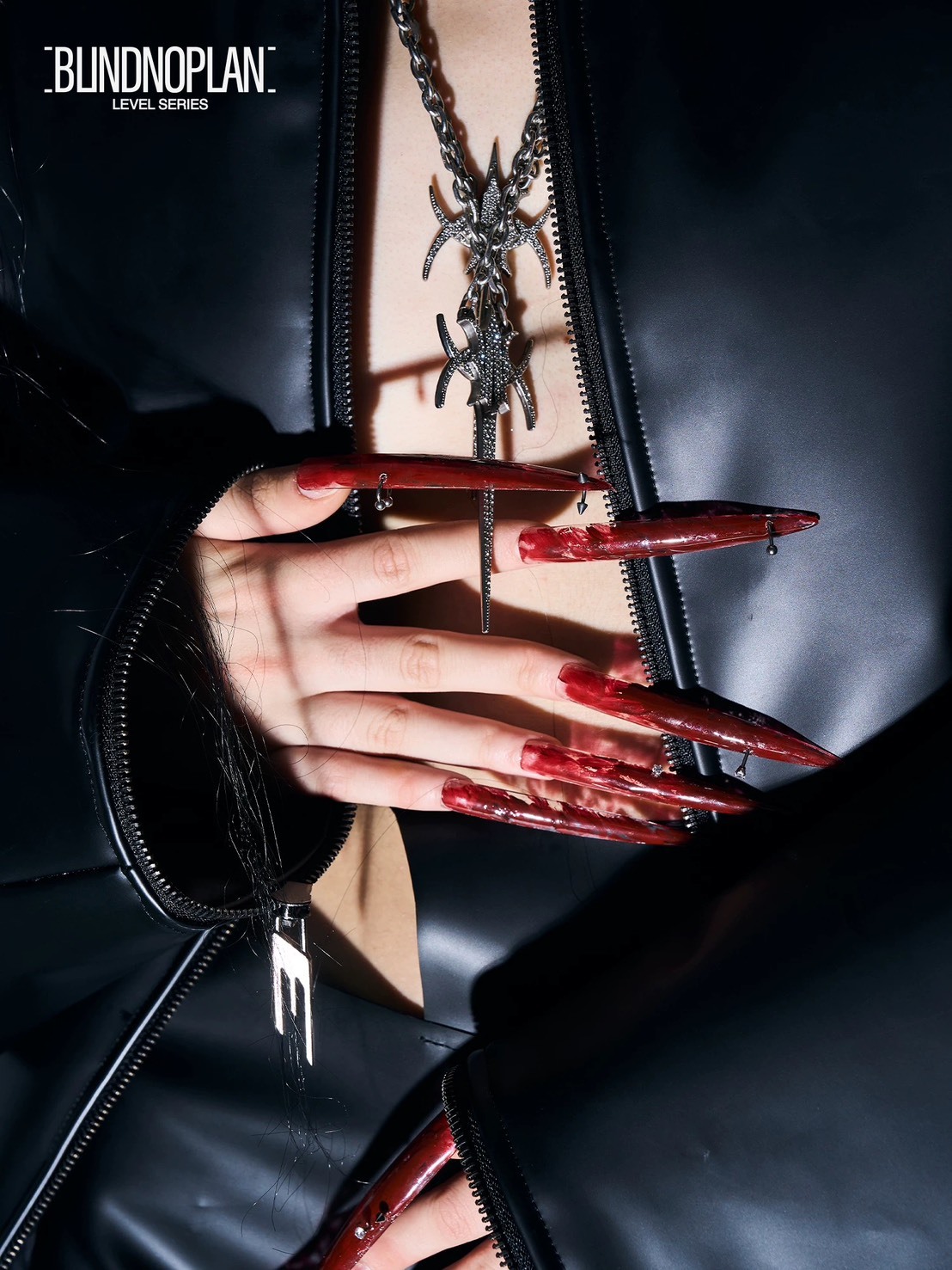 BLINDNOPLAN  合金刀鋒 水鑽項鍊