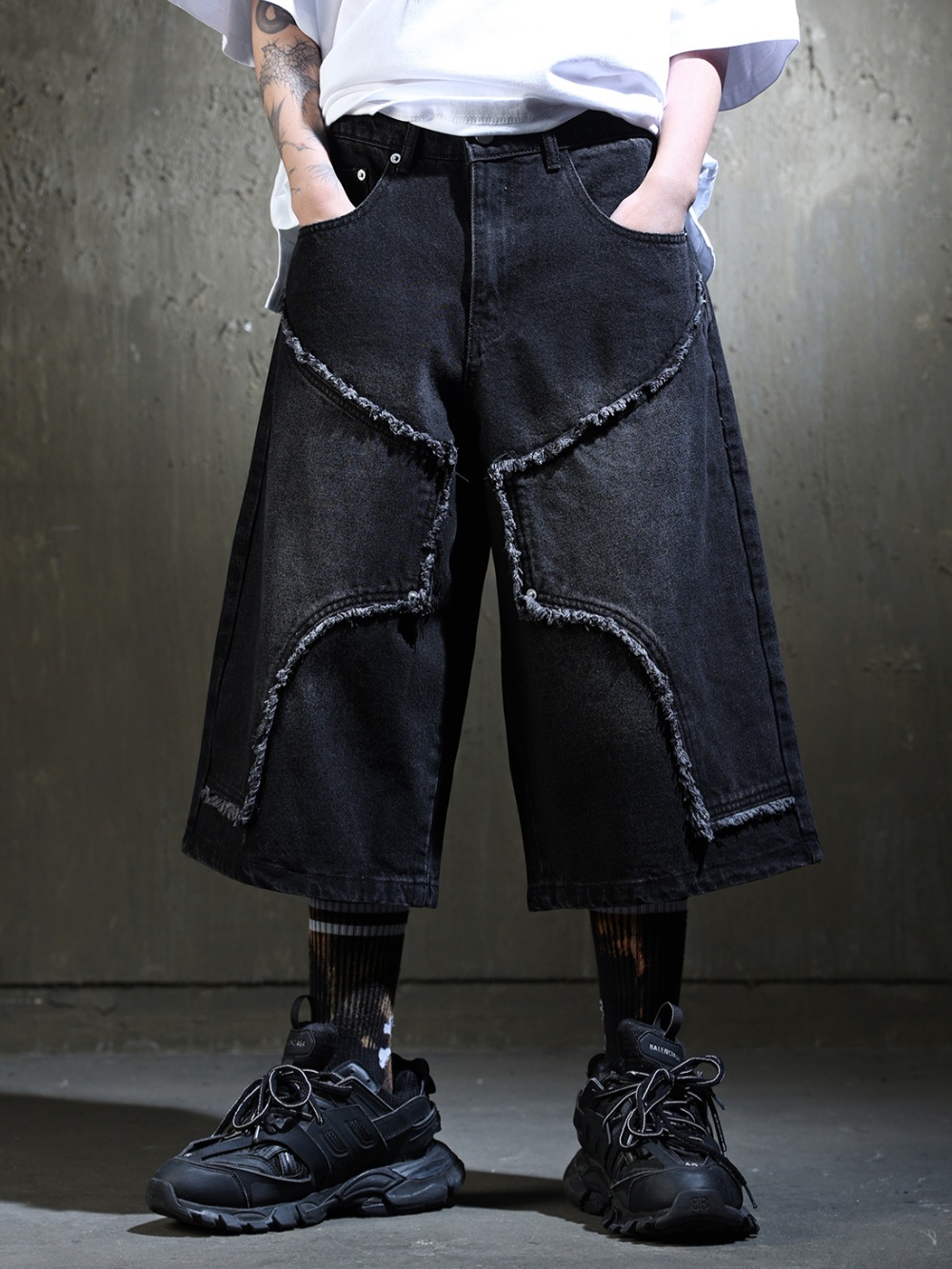 雙膝流蘇百慕達牛仔短褲