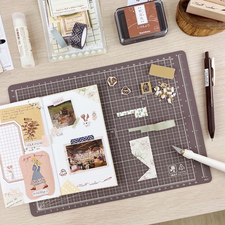 限量雙色 A4 環保無毒書型摺疊切割墊｜IMAT