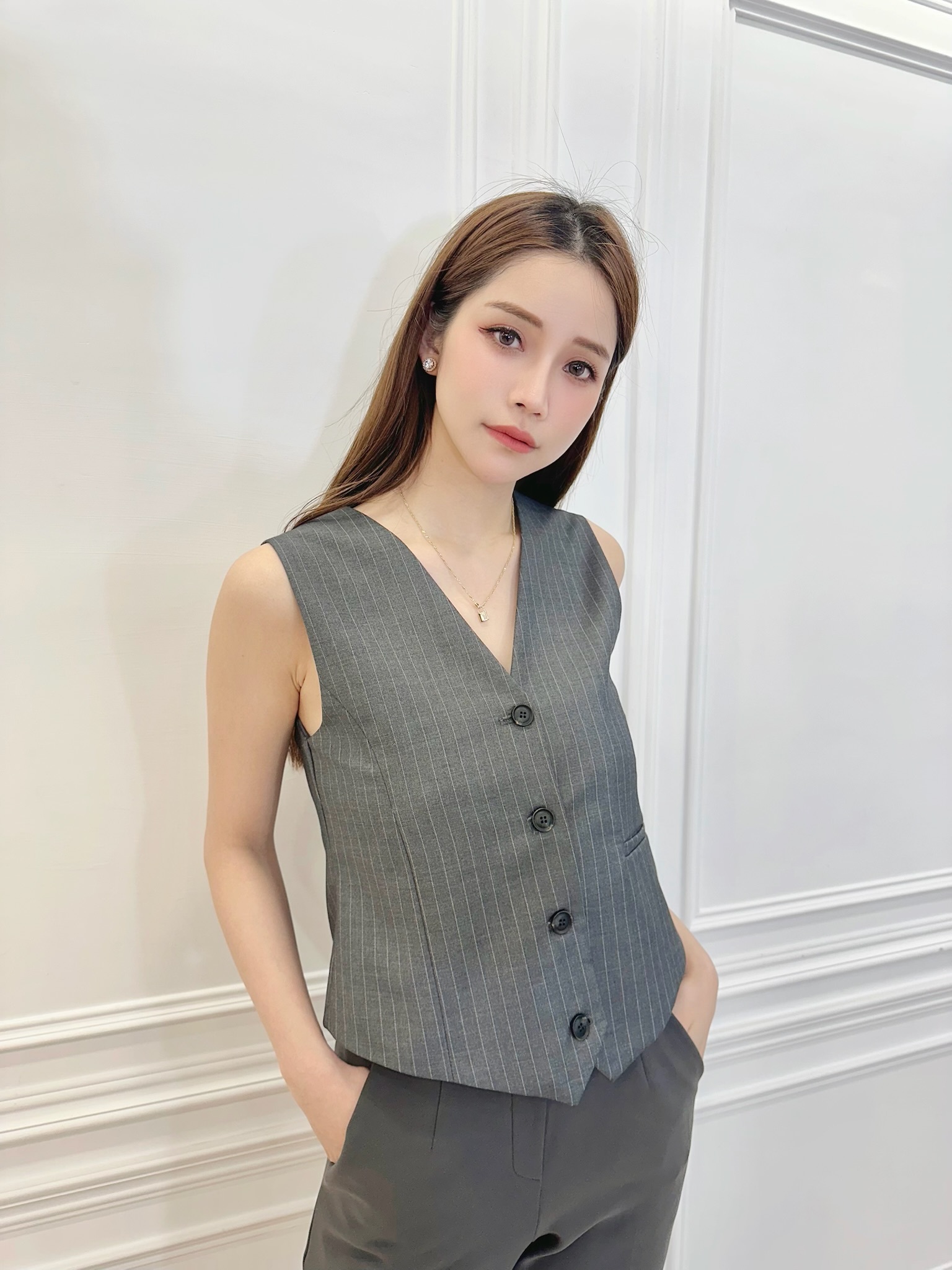 氣勢俐落直條紋背心