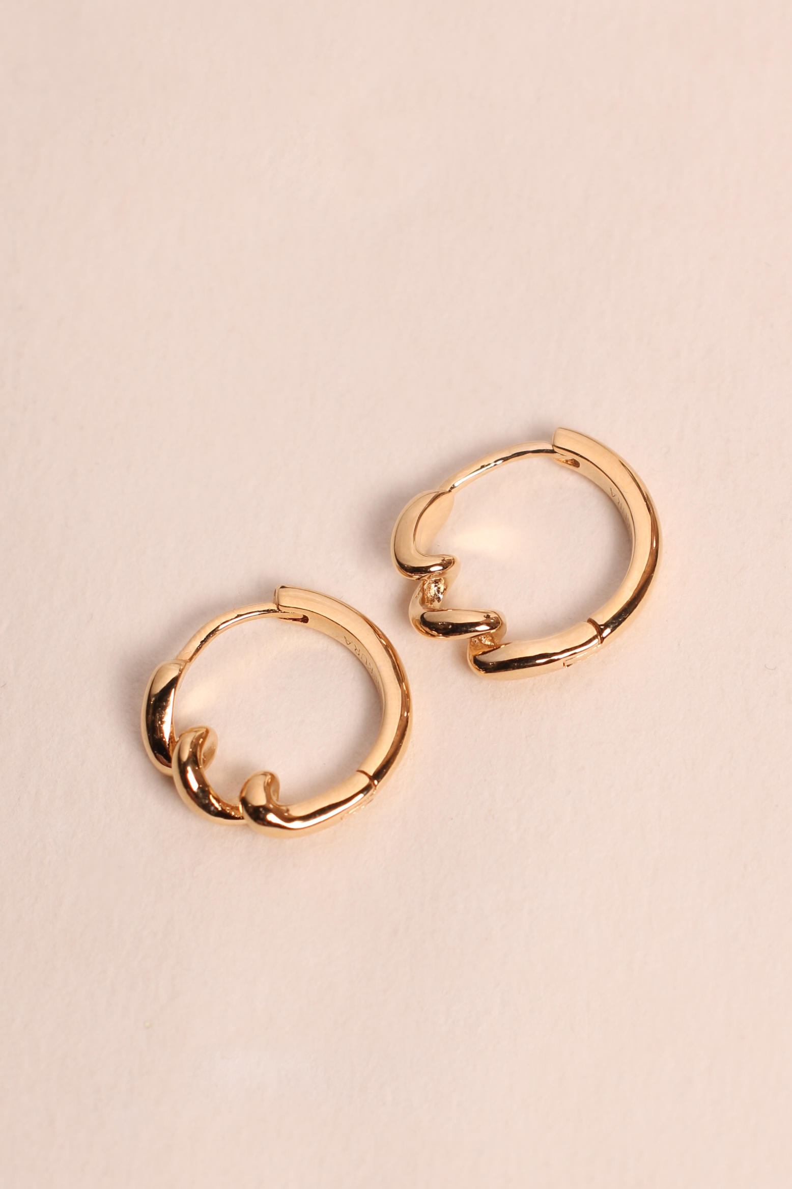 Waekura Mini Earrings Curl (WA6)