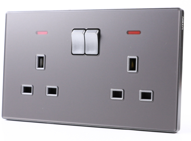 UTEN 6M膚感 13A兩位連保護門有掣插座