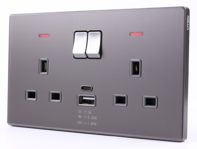 UTEN 6M膚感 13A兩位連保護門有掣插座＋USB＋TPYE-C
