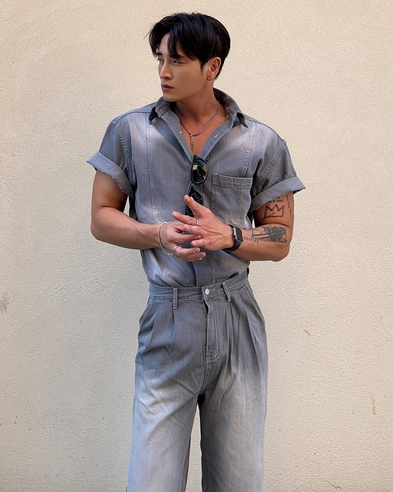 肌肉貼合涼爽牛仔短袖襯衫