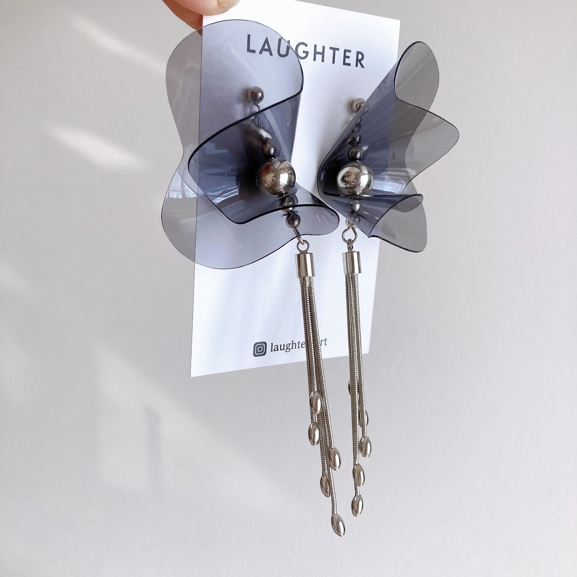 [LAUGHTER] Rose | 黑色 | 耳夾 | NO.185