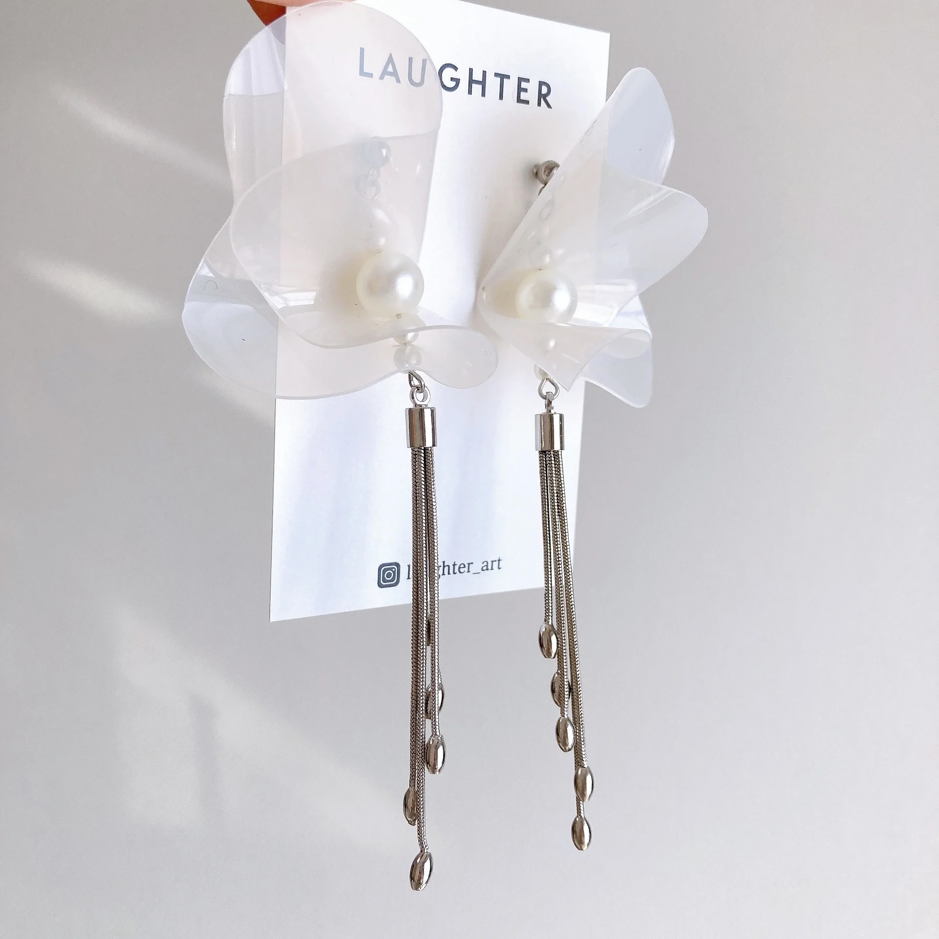 [LAUGHTER] Rose | 白色 | 耳夾 | NO.189