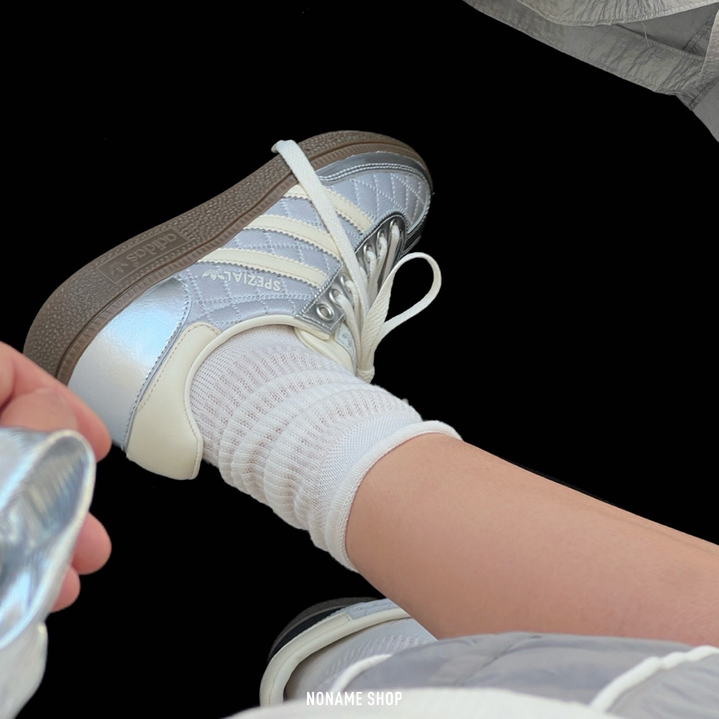 ★海外限定上品かわいいadidas originals HANDBALL SPEZIAL格紋 ADIDAS ORIGINALS HANDBALL SPEZIAL 小香風菱格紋漆皮金屬銀奶油