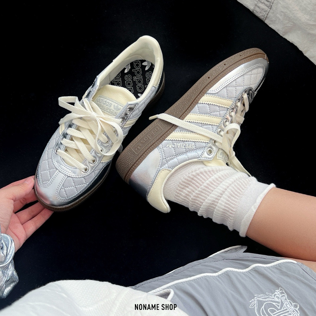 ★海外限定上品かわいいadidas originals HANDBALL SPEZIAL格紋 ADIDAS ORIGINALS HANDBALL SPEZIAL 小香風菱格紋漆皮金屬銀奶油
