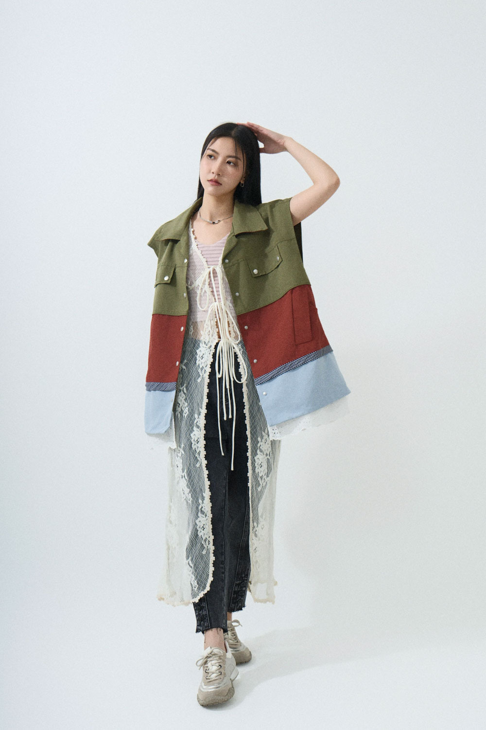 SS25_0081（外套＋蕾絲背心＋牛仔褲）