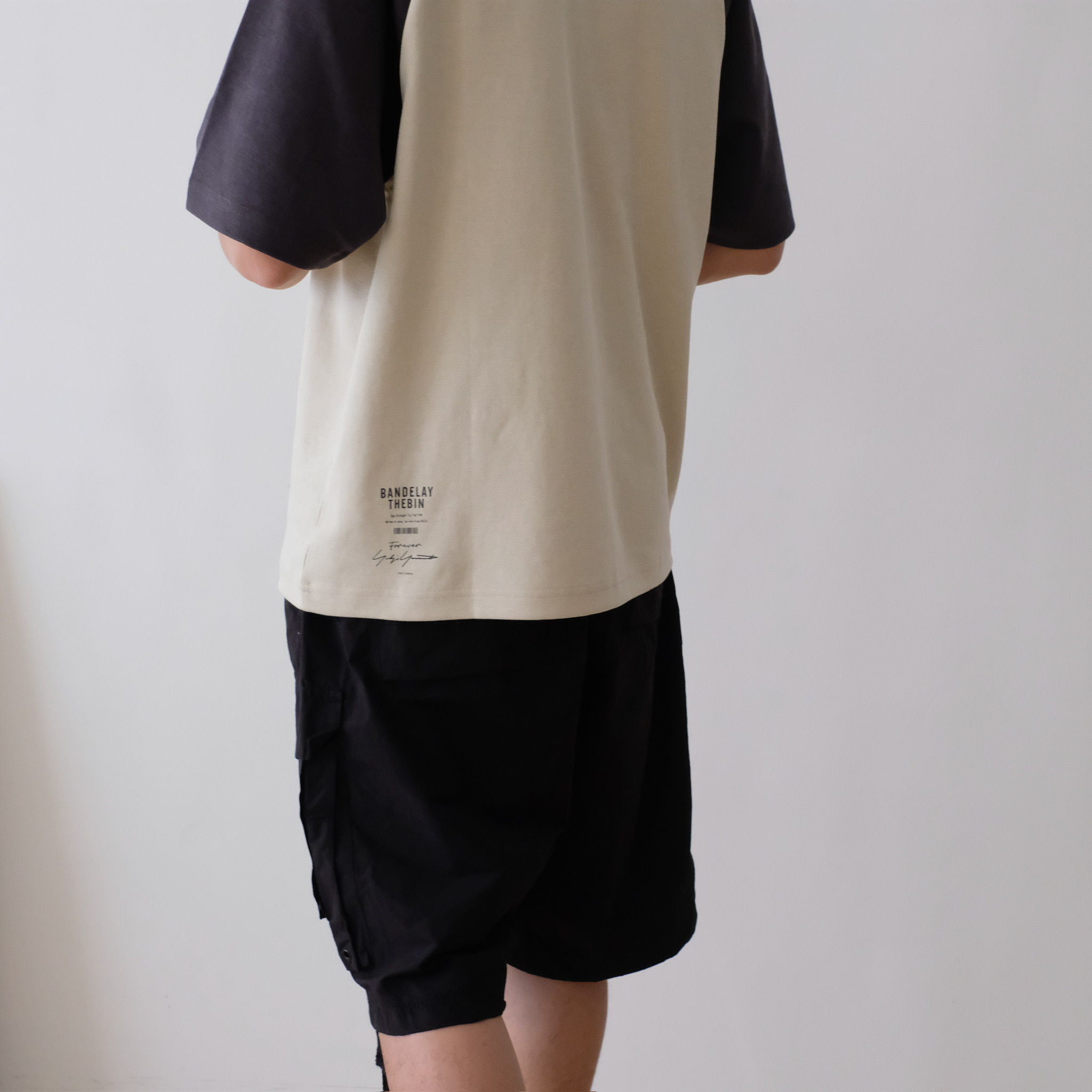 （現貨）1200!! 230G 美式 草寫logo 條碼 拼接 棒球袖 短T 369