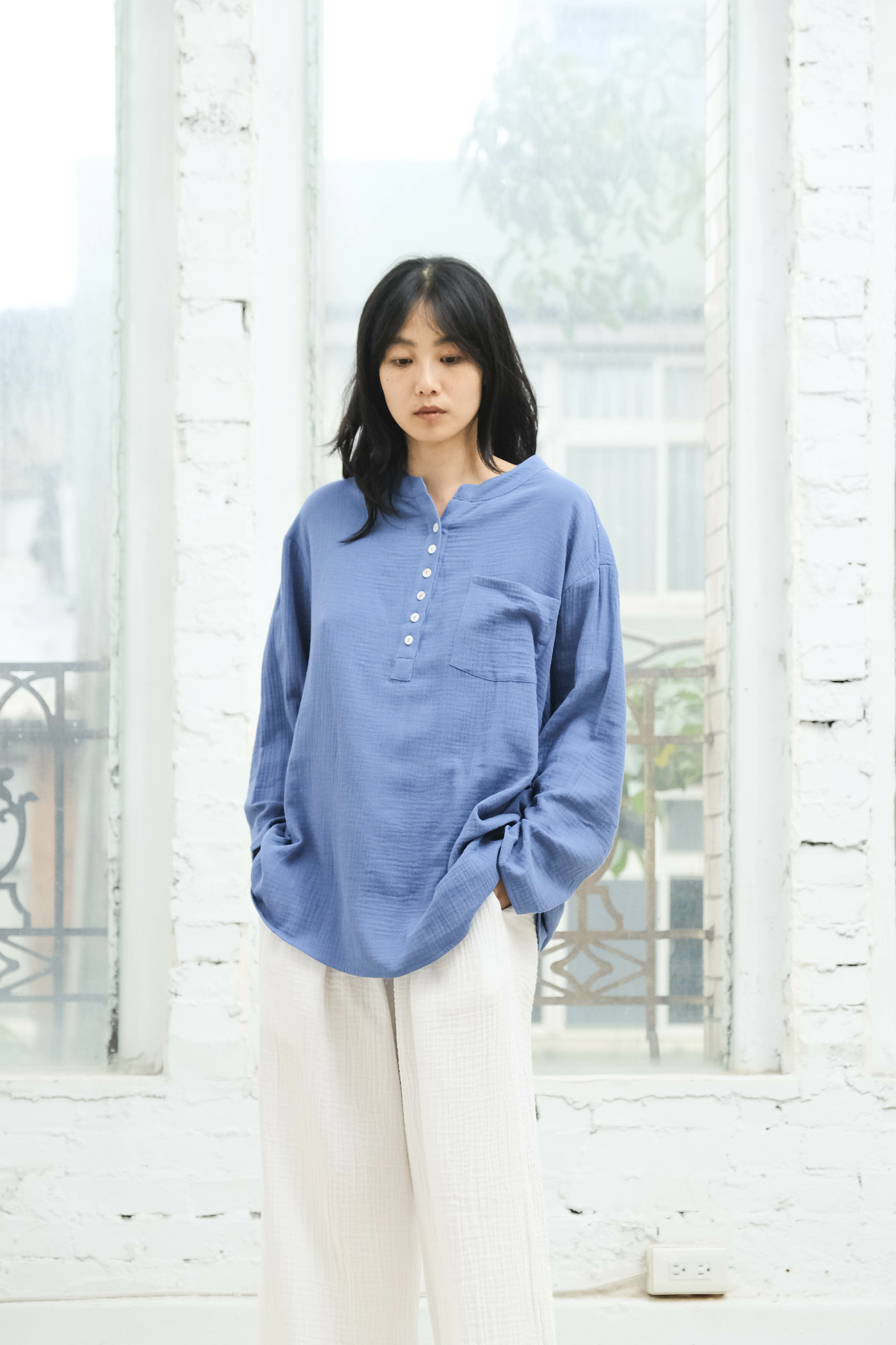 中性寬版排釦上衣 / 雙層紗 藍