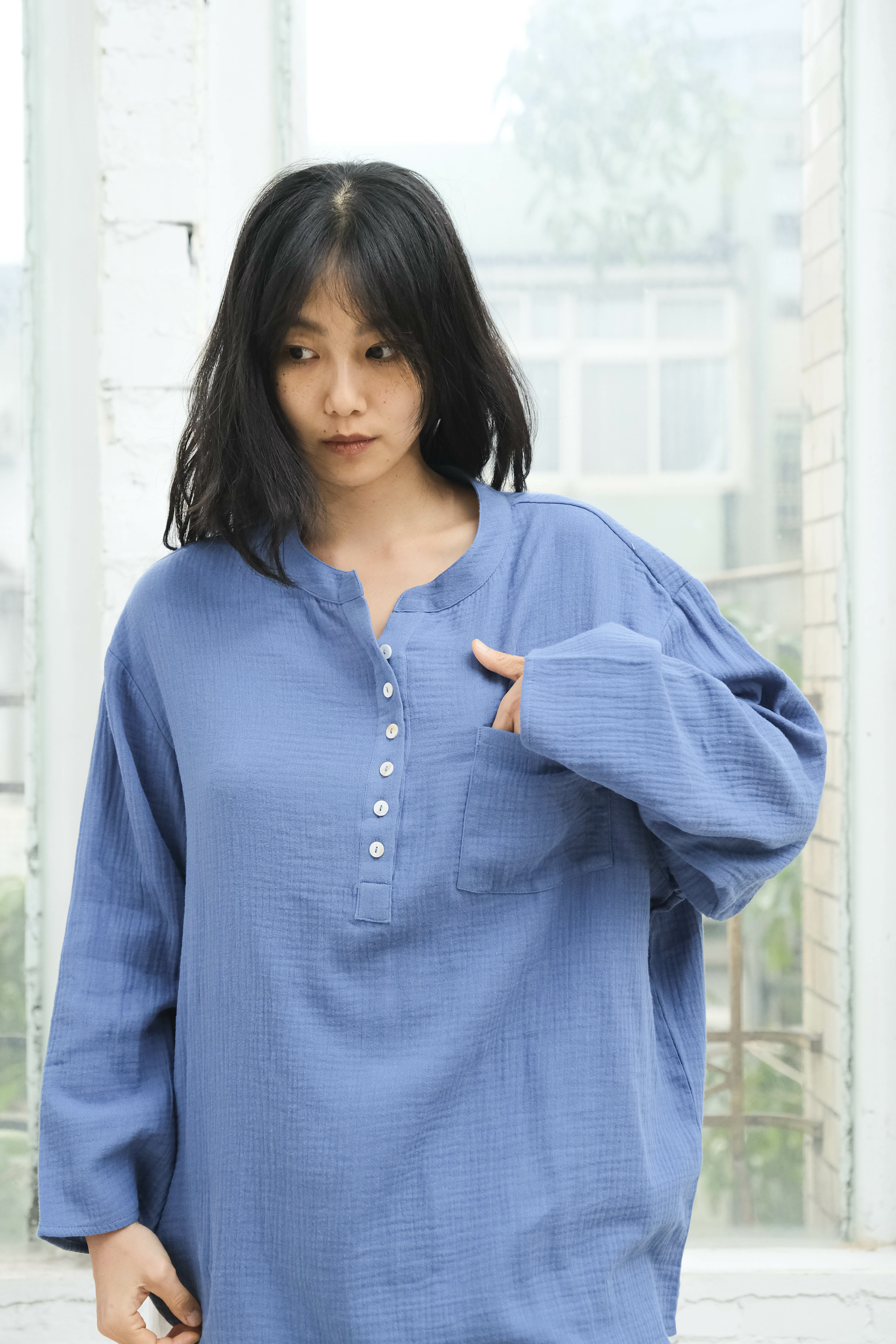 中性寬版排釦上衣 / 雙層紗 藍