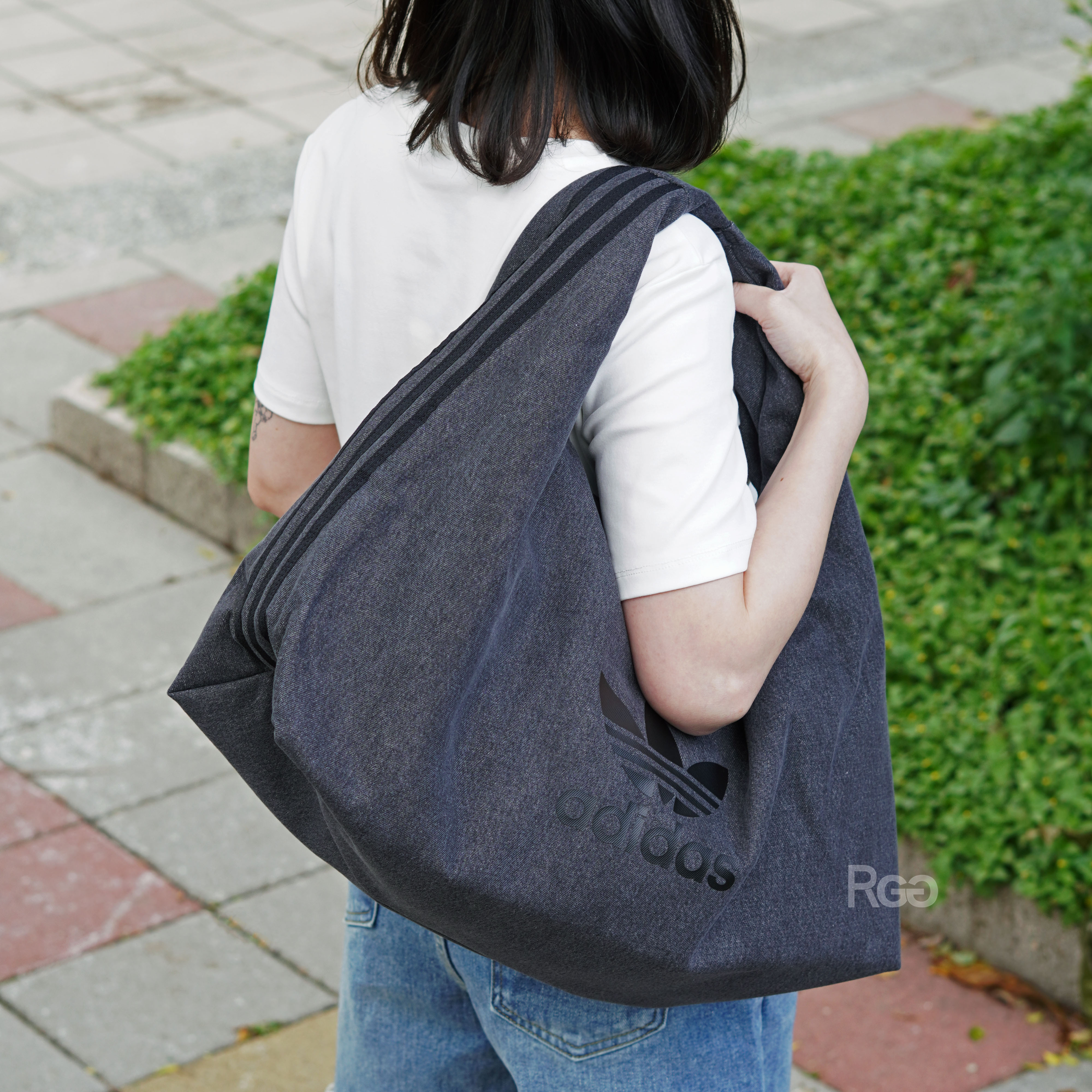 Adidas 經典牛仔風三葉草肩背包 斜挎包 (IX7693) (IX7694)