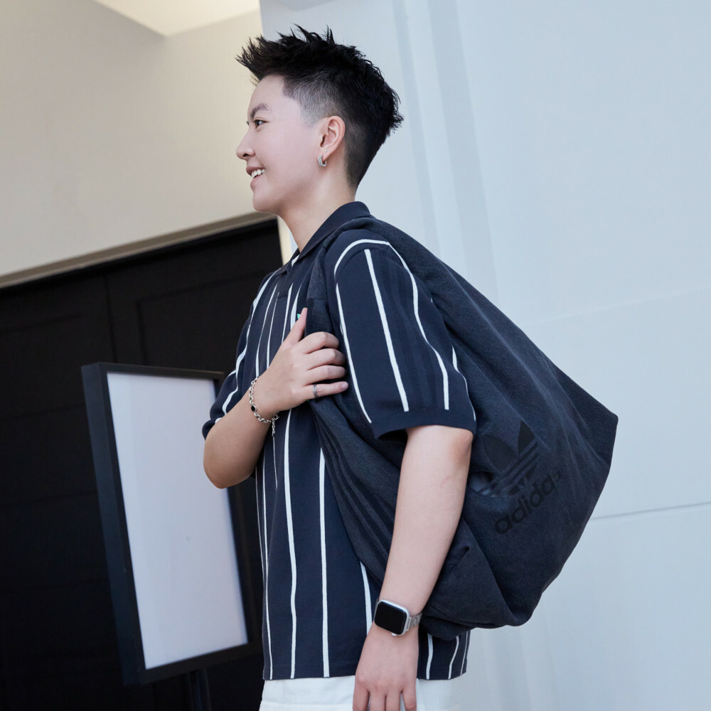 Adidas 經典牛仔風三葉草肩背包 黑色 官方實背照